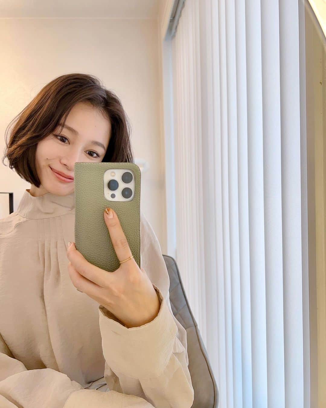 青木英李のインスタグラム：「デトックスと癒しを求めて久々の @and__beaute 💆🏻‍♀️🫧  ハーブピーリングでお肌のケアもしていただきました🌿 いつもの上半身〜頭までの贅沢マッサージで、コリが解れて頭も軽くなってフェイスラインもシュッとした気がする✌︎  安定の駆け込み寺サロン🤍  #美容 #美肌 #小顔 #痩身 #エステ #マッサージ #ハーブピーリング #ANDBEAUTE」