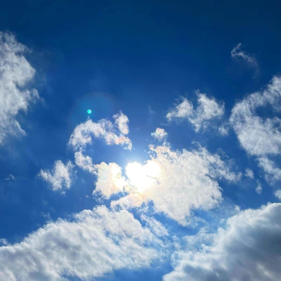 渡邊水希のインスタグラム：「#お墓参り #ご先祖様 #母 #呼ばれてきたよ  #ハートの太陽 #いいお天気 #生きる全てに感謝をこめて」