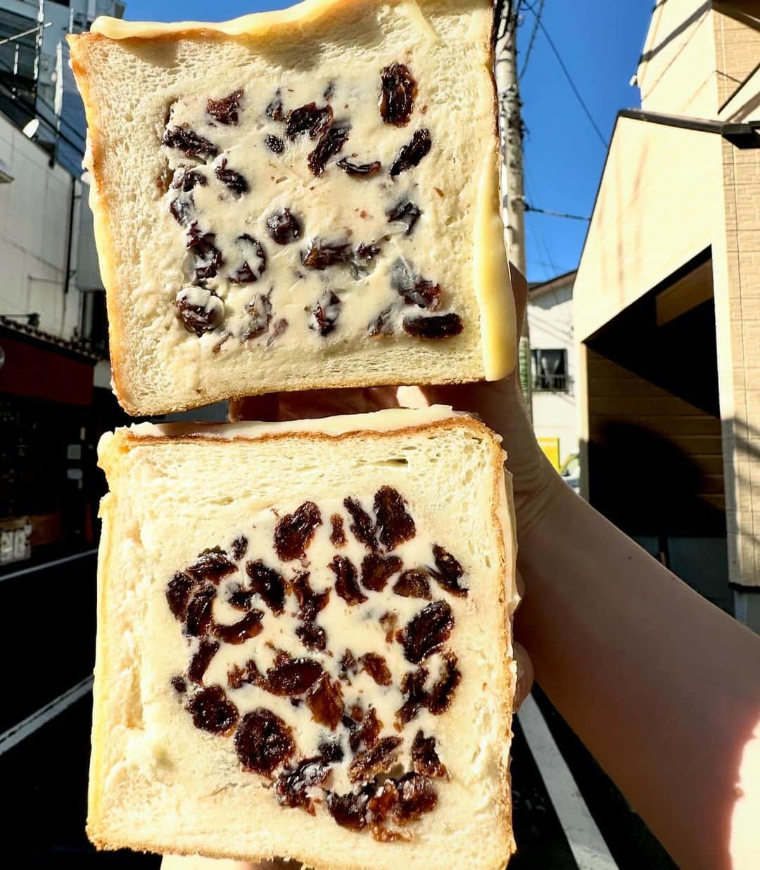 Coffee & Toast Tokyoのインスタグラム：「レーズン!レーズン!バタークリームぱん‼︎ 💜💜💜💜💜💜💜💜💜💜  “What is the definition of a good raisin butter? Is should start and end with a smile.”  たっぷりのラムレーズンをバタークリームで！  バターのコクと芳醇な香りのラムレーズンの味わい、たまらんです😋😋😋  . . . . . #レーズンレーズンバタークリームぱん #ラムレーズン  #レーズンバター  #raisin  #butter  #raisinbutter   #三軒茶屋ランチ  #世田谷線カフェ  #パンスタグラム  #東京カフェ  #三軒茶屋カフェ #三軒茶屋  #パン #三茶カフェ  #三茶 #田園都市線カフェ #コーヒーアンドトースト  #coffeeandtoast #foodie  #foodiegram #chocolategram #grapes  #ぶどう #🍇」