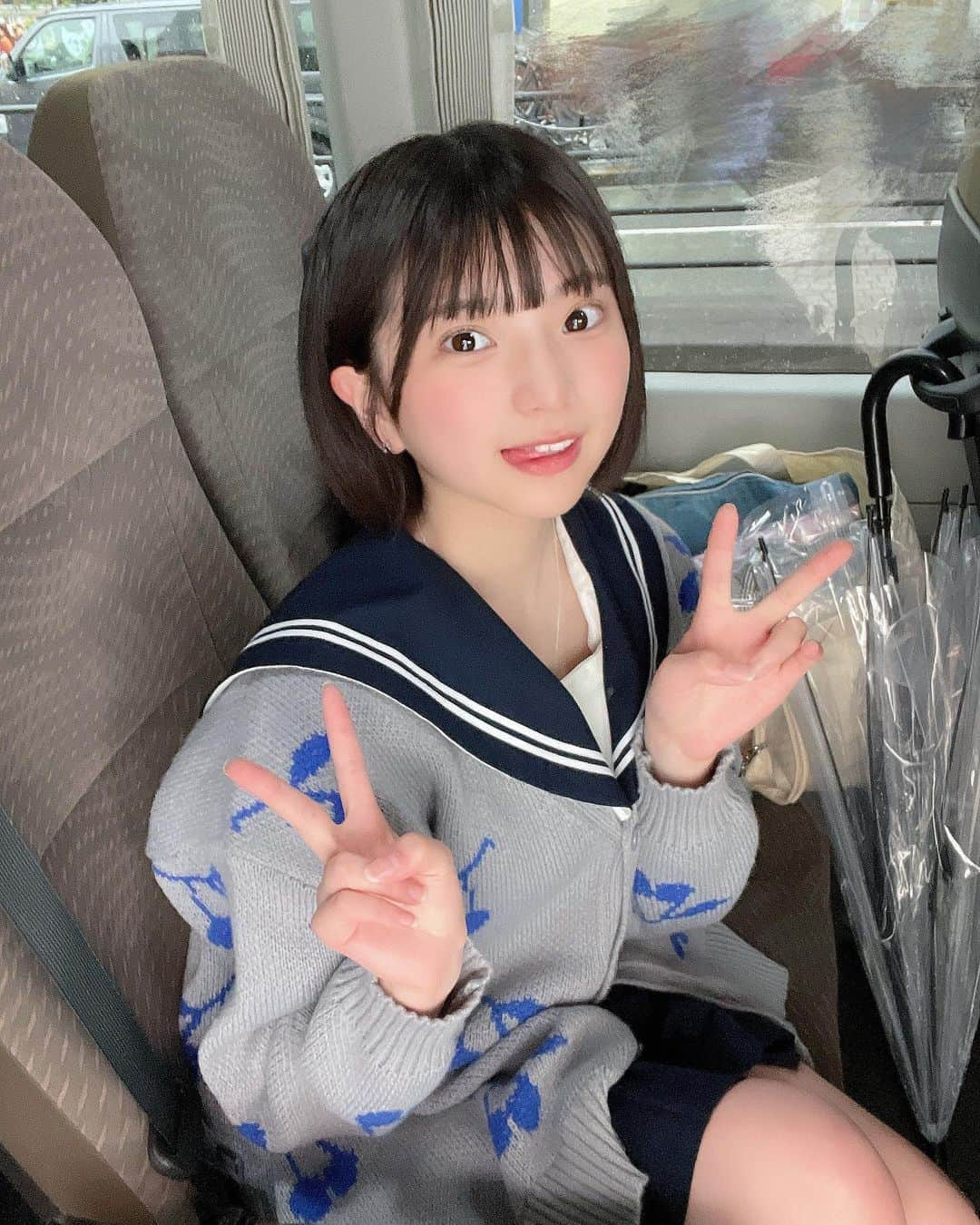 姫野ひなののインスタグラム：「大阪行ってきます〜🚌♡ 大阪大好きだから楽しみすぎる〜〜わーいっ！！ おNEWセーターだよ💭💭セーター好きい」