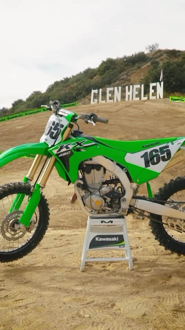 Racer X Onlineのインスタグラム：「It’s here‼️ The all new 2024 Kawasaki KX450 and @kkeefer120 is more than excited and happy to go over everything with us ➡️ Follow the link in the story watch 📺 #RacerXfilms」