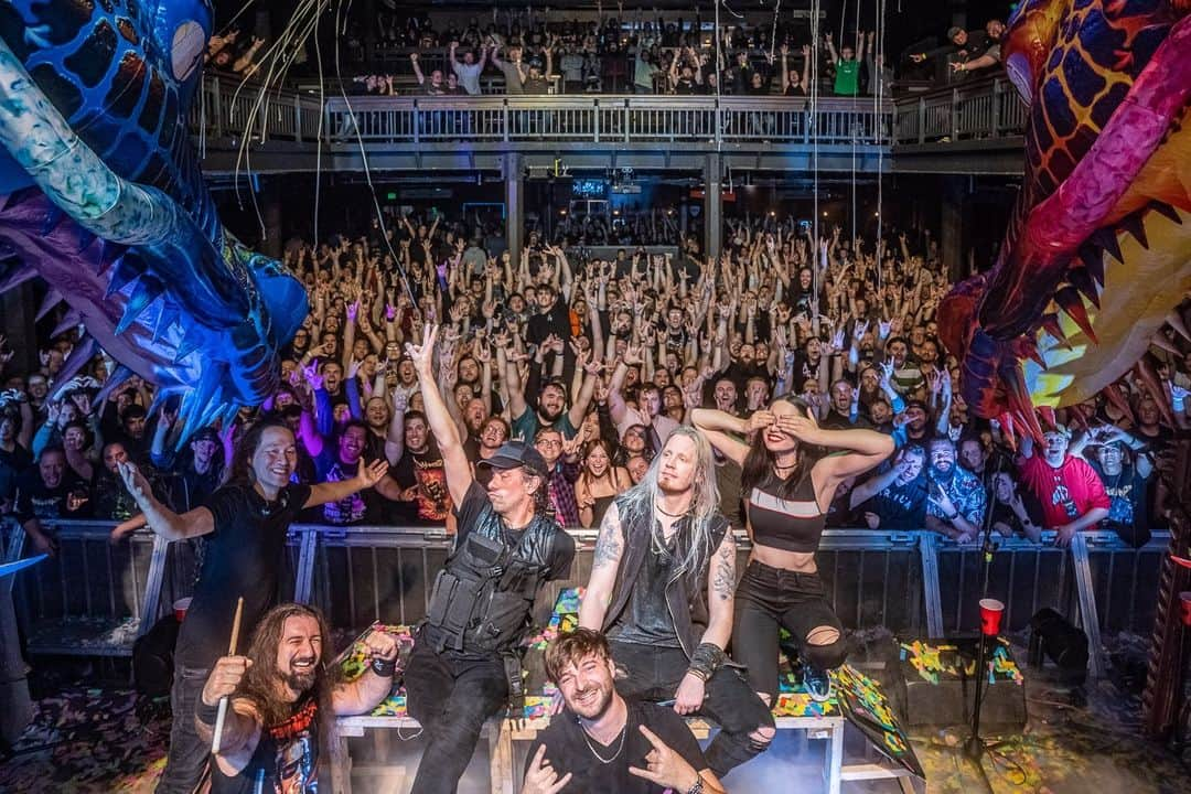 DragonForceさんのインスタグラム写真 - (DragonForceInstagram)「SALT LAKE CITY!! What a killer show! Another SOLD OUT show in the books. Thanks for partying with us!!  Shout out to @zestslc and @vertical_diner_slc for hooking us with some tasty food last night!! Check them out for some delicious food.   Boise, you're up next. Another SOLD OUT show with support from @edgeofparadise + @nanowarofsteel + @amarantheofficial. See you tonight!!  📸: @harrybabyjpg」11月17日 4時39分 - dragonforcehq