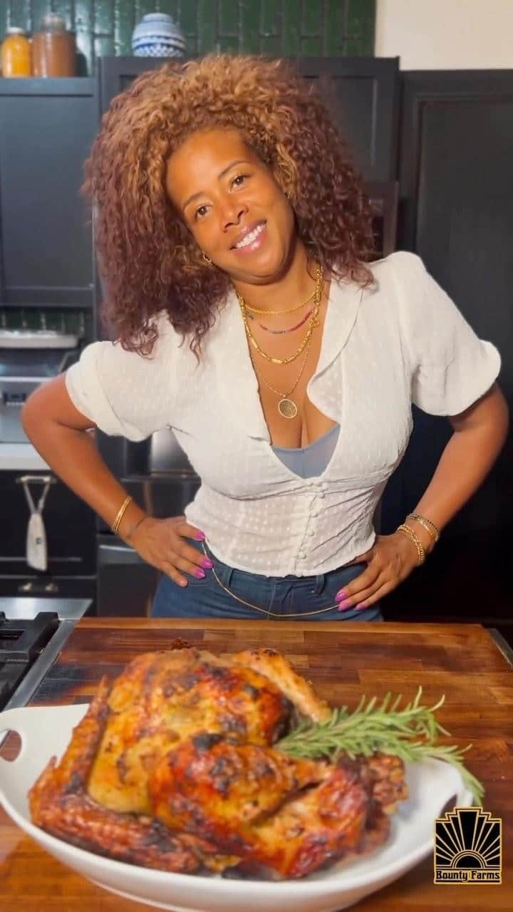 ケリスのインスタグラム：「ITS BACK!!! it’s that time of year again! Cook the best Dinner Feast for the holidays, I’ve done all the hard work for you ❤️ 😉 #foodie #food #recipes #wow #tasty #delicious」