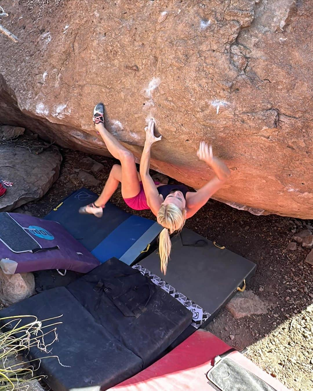 シエラ・ブレア・コイルさんのインスタグラム写真 - (シエラ・ブレア・コイルInstagram)「Every time I look at these photos my fingers hurt 🥵😂  🎥: @queencreekbouldering」11月17日 4時45分 - sierrablaircoyl