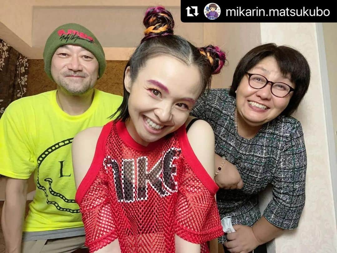 misoNosukeのインスタグラム：「. . misonoの誕生日前後に毎年 時間を作ってくれて有り難う♡  ↓  #Repost @mikarin.matsukubo with @use.repost   misonoの誕生日の前日だというのに 電話が仕事の話オンリーで お祝いを伝えてられなかった(笑)  misoNosukeが支援してる子ども宅食に 焼肉たむらのカレーを寄付して 京都のテレビで放送されてましたが！  チャリティーやボランティア活動で忙しい みーちゃんが健康でいてくれたら 何より嬉しいです！  この3ショットは ヘアメイクの永田っちにも チャリティーグッズのお茶を  プレゼントしてたので撮りました！ みーちゃん 改めてお誕生日おめでとう♪  @beautytea_official @tsukaneko222 @tomiko_matsuba @nosukedrummer @soichinagatahm   #misoNosuke #スフレの恩返し #爽健美茶 #カフェマップモンドに行ってみよう #志木」