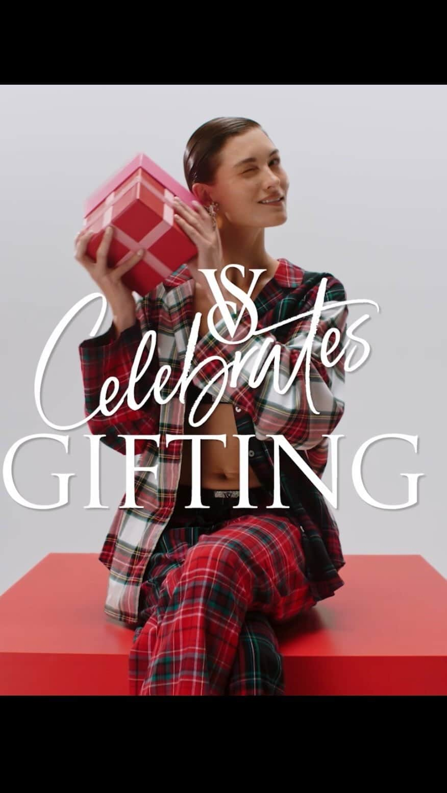 ダニエル・ポランコのインスタグラム：「@victoriassecret celebrates gifting」