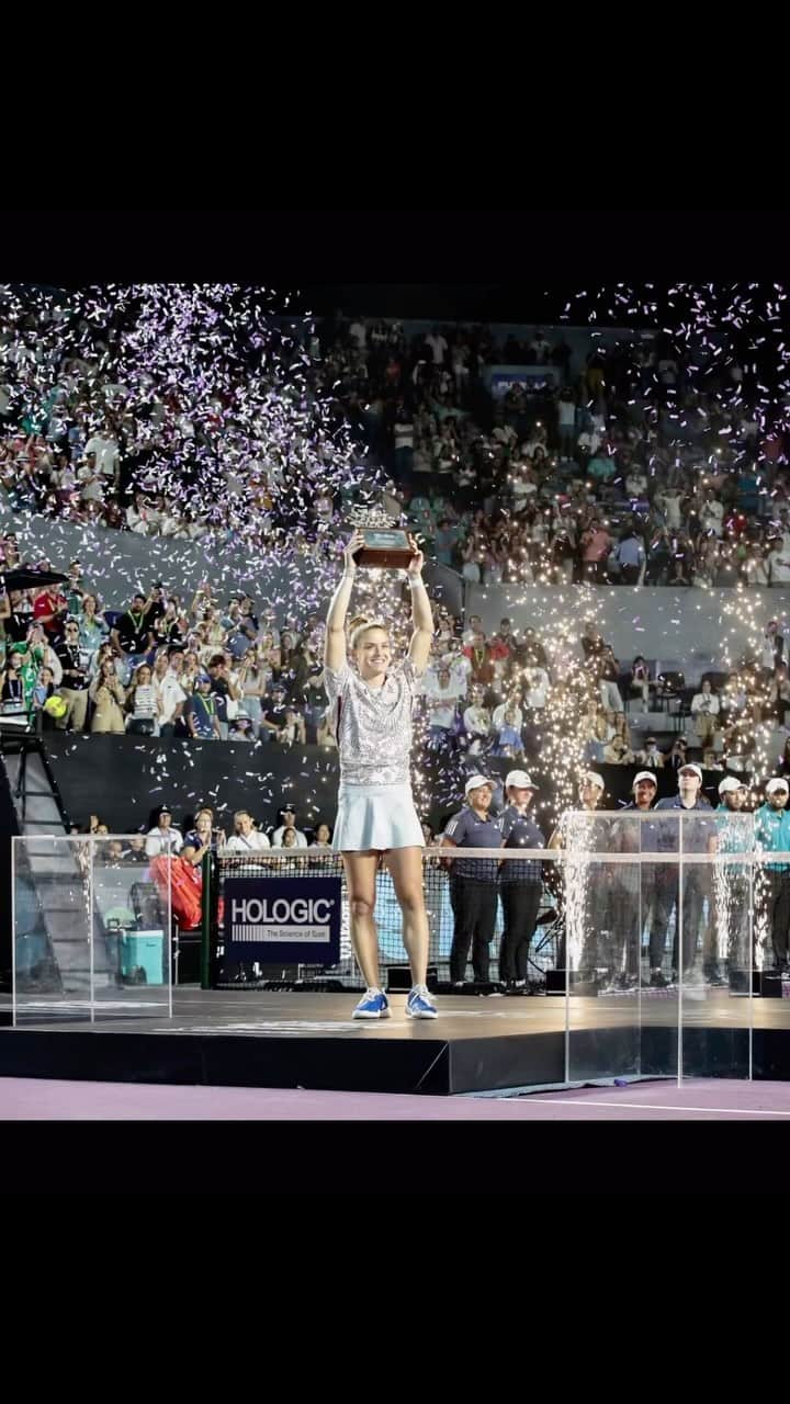 マリア・サッカリのインスタグラム：「What a season it has been! I am incredibly thankful to have had the opportunity to experience such memorable moments and emotions this year. Each challenge has been a valuable lesson, shaping and strengthening me. None of this would have been possible without the support of my family, team, sponsors, and all of you! I can’t wait to be back on the court stronger than ever!  See you soon! ❤️ #SakkAttack」