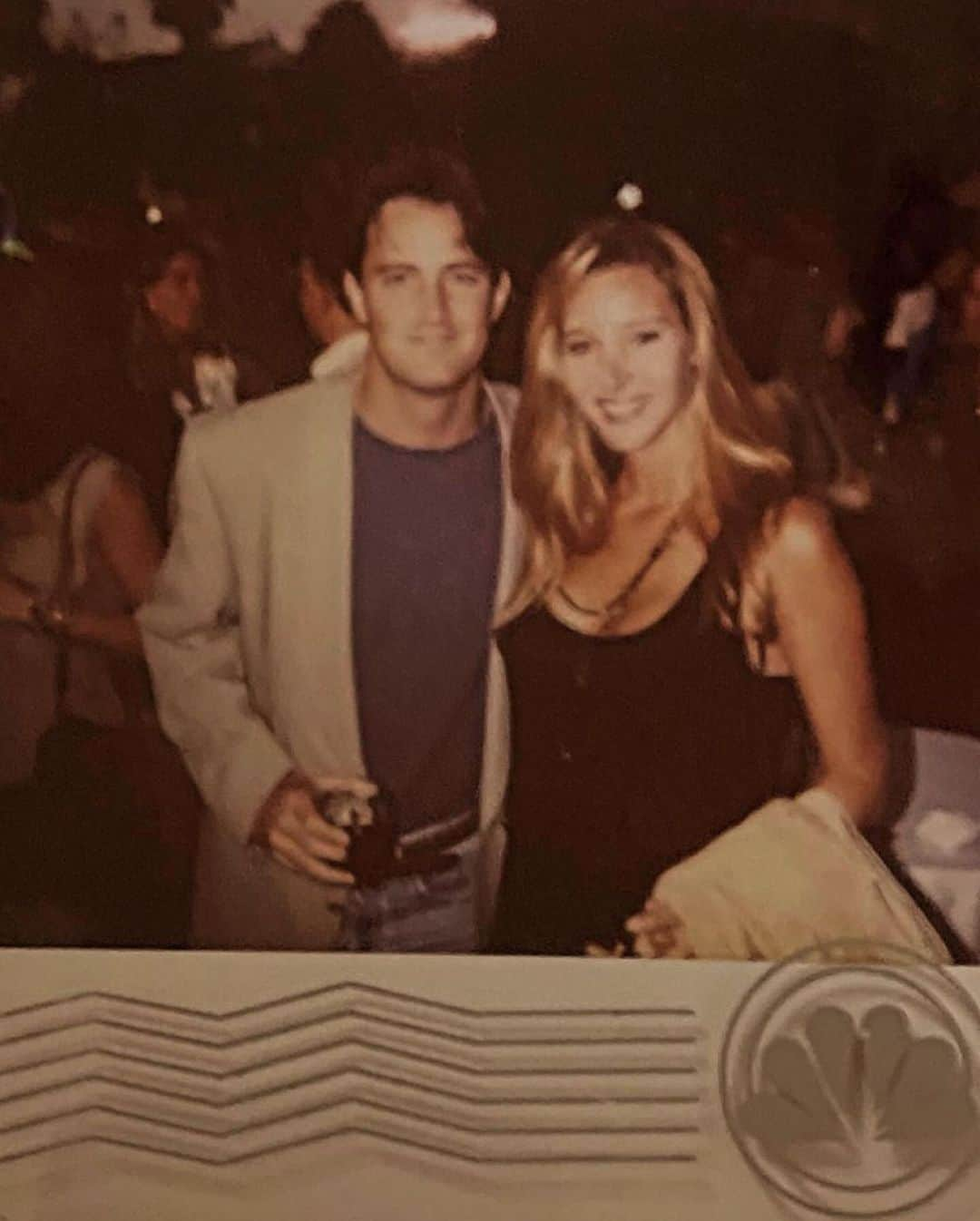 Blonde Saladさんのインスタグラム写真 - (Blonde SaladInstagram)「Friends and colleagues sent their personal messages for Matthew Perry a few days after his untimely death. We have collected them, swipe to read. You'll be forever missed Matthew 💖✨  #friends #matthewperry #jenniferaniston #lisakudrow #mattleblanc #davidschwimmer #theblondesalad」11月17日 5時18分 - theblondesalad