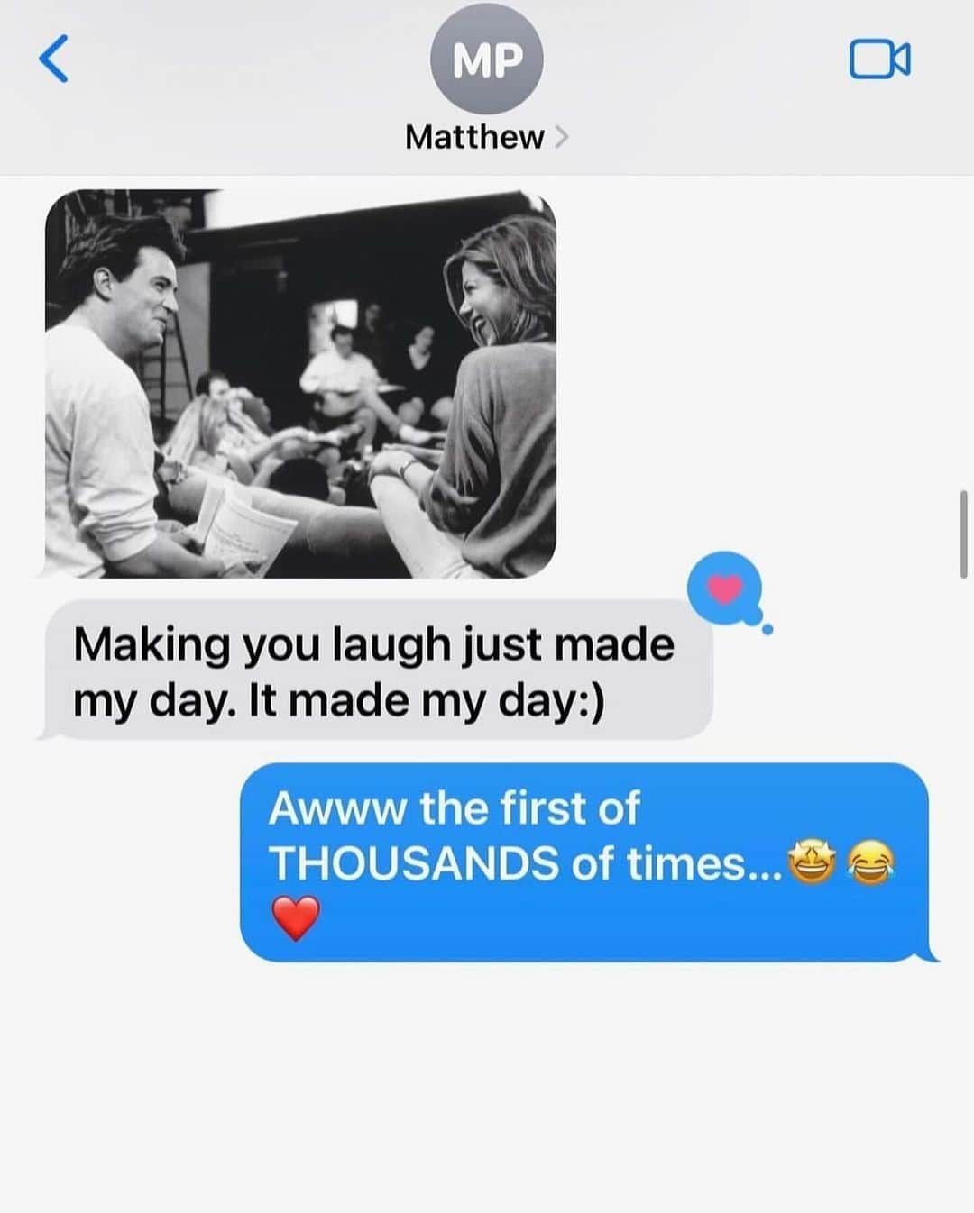 Blonde Saladさんのインスタグラム写真 - (Blonde SaladInstagram)「Friends and colleagues sent their personal messages for Matthew Perry a few days after his untimely death. We have collected them, swipe to read. You'll be forever missed Matthew 💖✨  #friends #matthewperry #jenniferaniston #lisakudrow #mattleblanc #davidschwimmer #theblondesalad」11月17日 5時18分 - theblondesalad