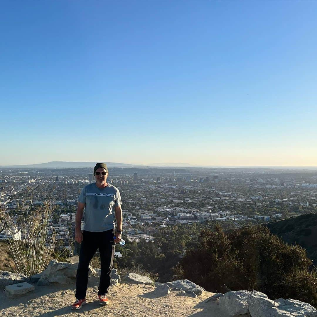 クリス・ノースさんのインスタグラム写真 - (クリス・ノースInstagram)「Atop Runyon Canyon. Just wanted to alert you all that it’s been brought to my attention countless times of numerous @instagram profiles fraudulently impersonating me and my representation. Neither I, nor my team, will ever be contacting anyone through a private message on any social platform.」11月17日 5時27分 - chrisnothofficial