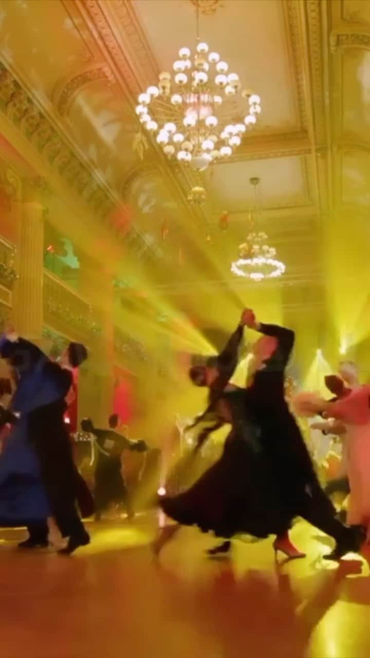 マシュー・モリソンのインスタグラム：「See if you can spot the trot! A Paris Christmas Waltz premieres this Sunday on Great American Family!」