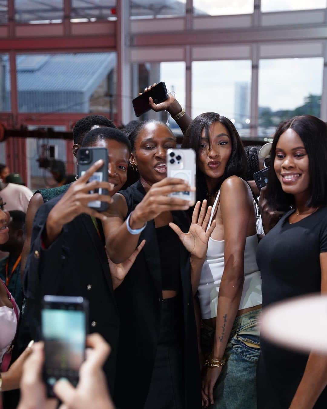 ジョーダン・ダンさんのインスタグラム写真 - (ジョーダン・ダンInstagram)「Wow I’m still on such a high from holding my 1st masterclass in Lagos!! Sending love and gratitude to @gtbank for giving me the platform to lean further into my purpose and to the beautiful audience who held space for me! Thank you thank you thank you 💚🙏🏾」11月17日 5時49分 - jourdandunn