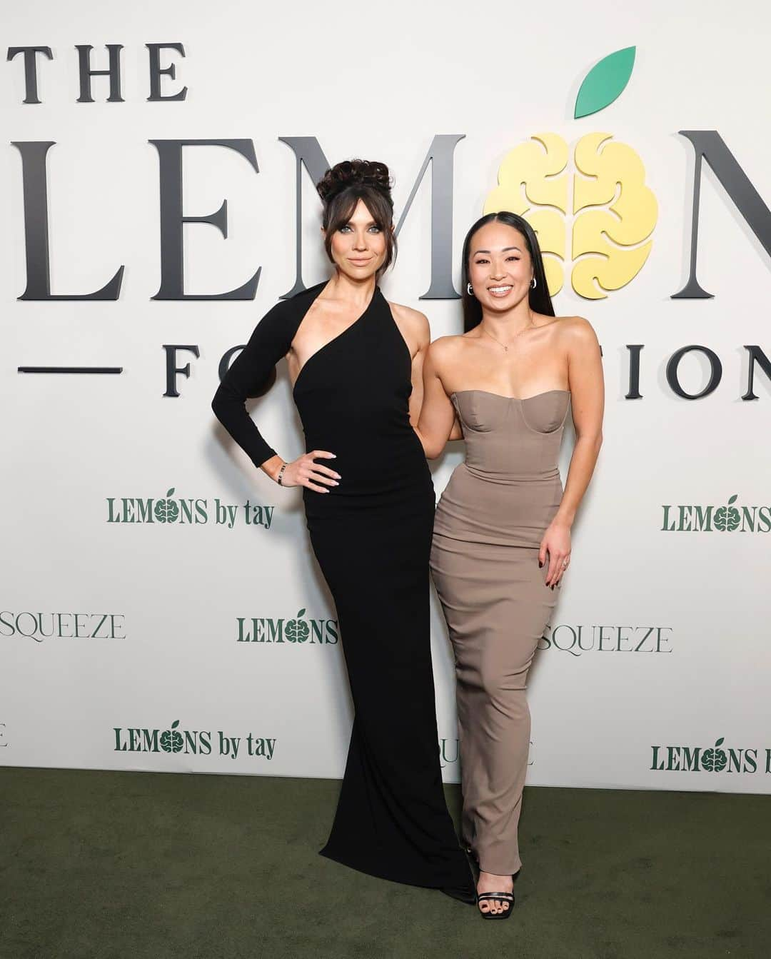 ジェナ・ジョンソンさんのインスタグラム写真 - (ジェナ・ジョンソンInstagram)「Moments from this weekend at the Inaugural Lemons Foundation Gala 🍋  Such a gorgeous night celebrating the incredible work that @taylautner & @taylorlautner have done over the past year with their foundation and for bringing more awareness and discussion towards mental health. Inspired by the stories told and by the communal feeling of gratitude to be alive 🖤」11月17日 5時45分 - jennajohnson