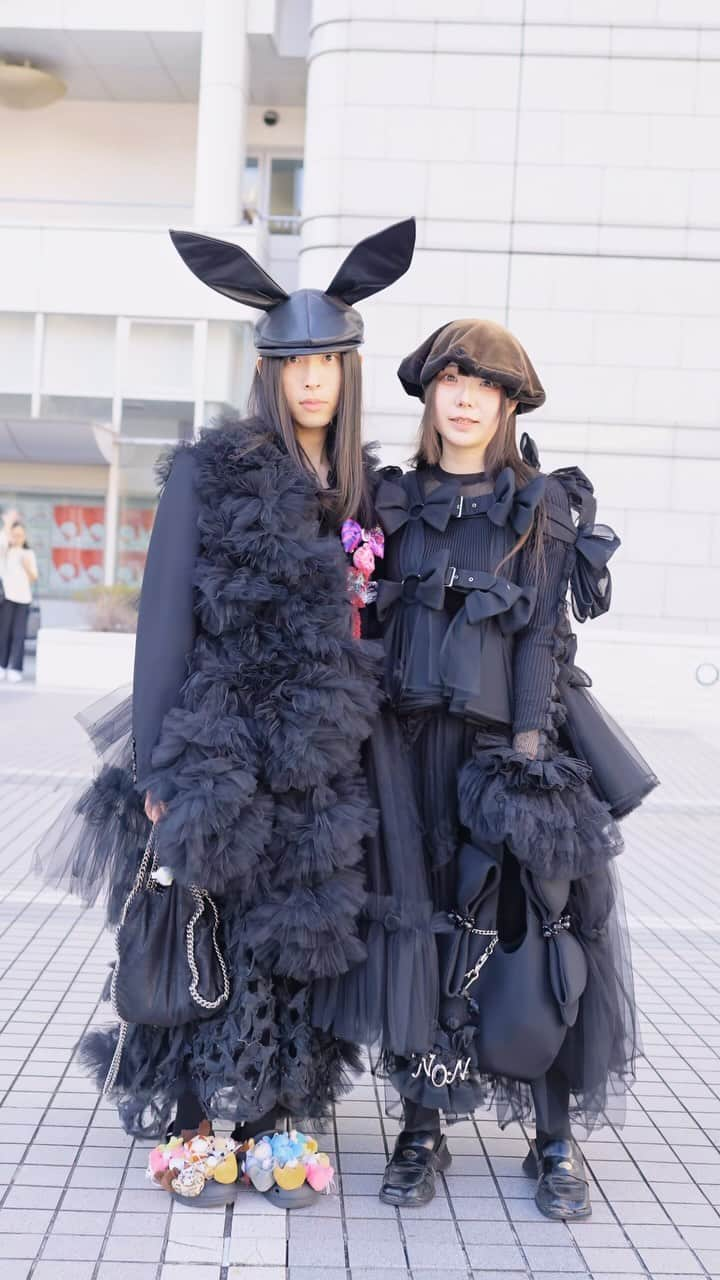 Harajuku Japanのインスタグラム：「45 Tokyo Street Styles at the Bunka Fashion College School Festival  Let us know what you think of these student styles from Japan’s most famous fashion college! Every autumn, Bunka Fashion College (the top fashion school in Japan and all of Asia) holds an open campus during their school festival. The @Bunka_fc school festival is always amazing, but this year was special because the school is celebrating its 100th anniversary. We spent a day on campus during the festival shooting street snaps, meeting new people, and seeing fashion designed by students. Bunka is a really important part of the Japanese fashion industry (Kenzo, Yohji, NIGO, and many other top designers are alumni) and their students are an important part of the Tokyo street fashion scene. Please join us in wishing the school and all of the students a happy 100th birthday! Also, please leave a comment and let the people in the video know what you think of their styles!  Featured in this video: @hellopantykitty @fomore_o_hrk @ineden106 @yuumi_inthesea @morimori_107 @anonil637 @1.2.5.7_ @isshun.oshiro @shiyu_chaan @kwlr3m @ticomeba.ito @_hi_hibiki @yukaina101pikibutacyan @kari_kari42 @mi__1475 @juri_opi.k2 @honndashii @n9zxym @__maaaaaaao__ @enyawzq @katta_no_01 @moma_princess__ @x1_rm0 @h_ny_3 @_5amlover @00bloodylif3 @veccerum @_m_1k_a__ @iir1e2 @c4tastroph3_ @h.miov @mitu_nari_ @reiiroll @luke790624 @k0ta_dayo @yukishiro_x @etc_zoory @n0.xchanx @suu_me_65 @fiory.jpg @niilyza  #BunkaFashionCollege #文化服装学院 #JapaneseStreetwear #streetstyle #streetfashion #fashion #RickOwens #JapaneseFashion #JapaneseStreetFashion #JapaneseStreetStyle #Japan #Tokyo #TokyoFashion #原宿 #Harajuku #ファッションウィーク #ストリートファッション #ストリートスタイル #JapaneseCulture #FashionSchool #FashionStudent #style」