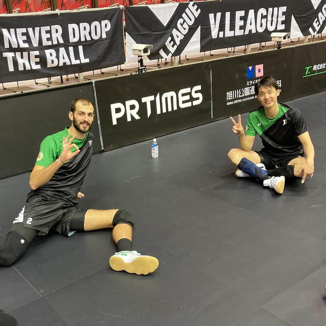USA Volleyballさんのインスタグラム写真 - (USA VolleyballInstagram)「Big performances and milestone moments for the U.S. Men overseas!  Check out the update, 🔗 in bio.」11月17日 6時06分 - usavolleyball