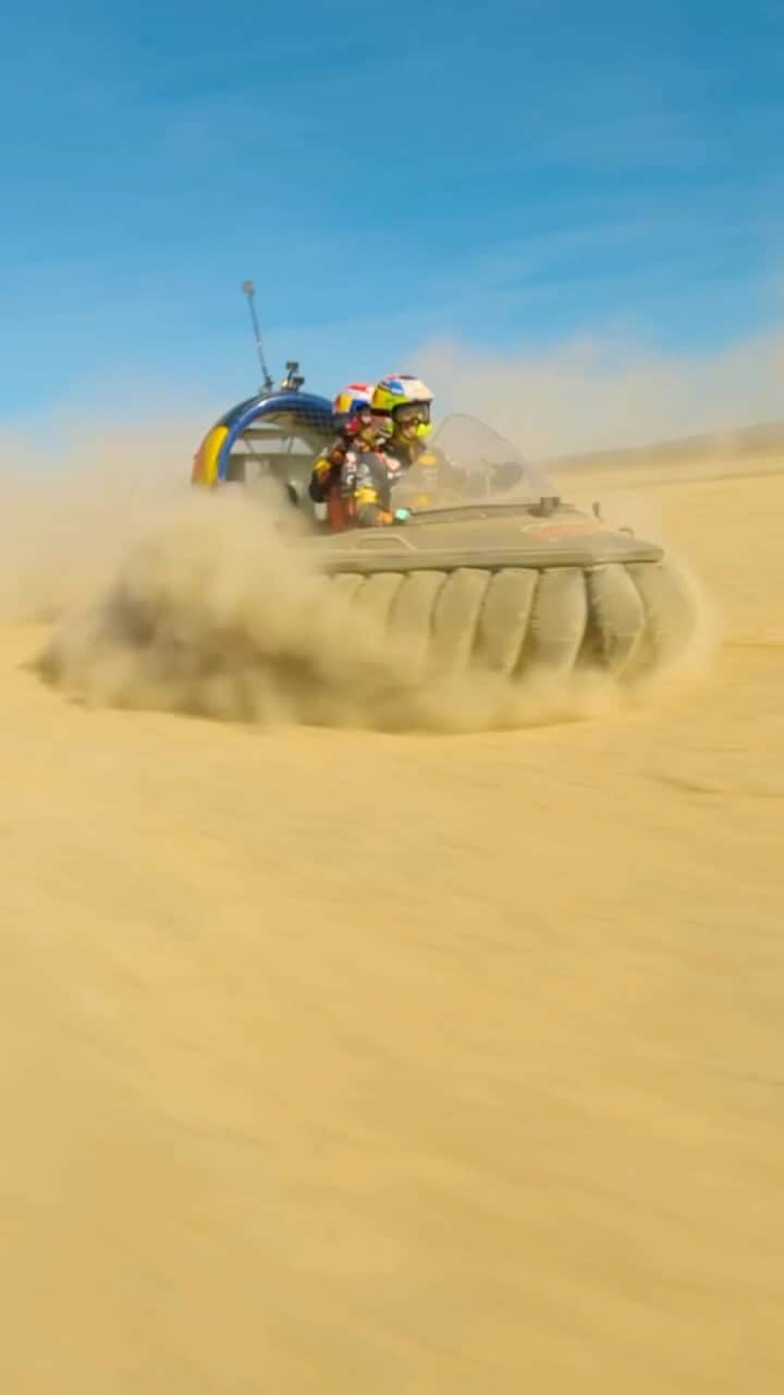 レッドブルのインスタグラム：「sand. sand everywhere. lucky we have hovercrafts 😎 🏜️   watch the full edit on youtube.com/redbull 🔥  🛞: @maxverstappen1, @schecoperez, @yukitsunoda0511, @danielricciardo  #redbull #givesyouwiiings #F1 #motorsports #LasVegasGP #hovercraft #area51」