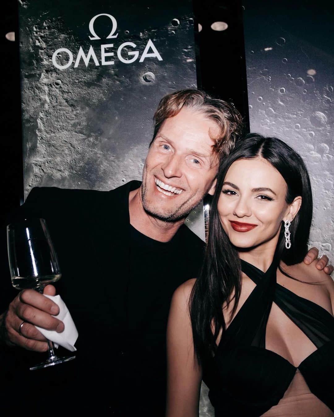 ヴィクトリア・ジャスティスさんのインスタグラム写真 - (ヴィクトリア・ジャスティスInstagram)「A little late on this, but thank you for a wonderful evening @omega 🖤. Missin’ the big 🍎 already!!」11月17日 6時01分 - victoriajustice