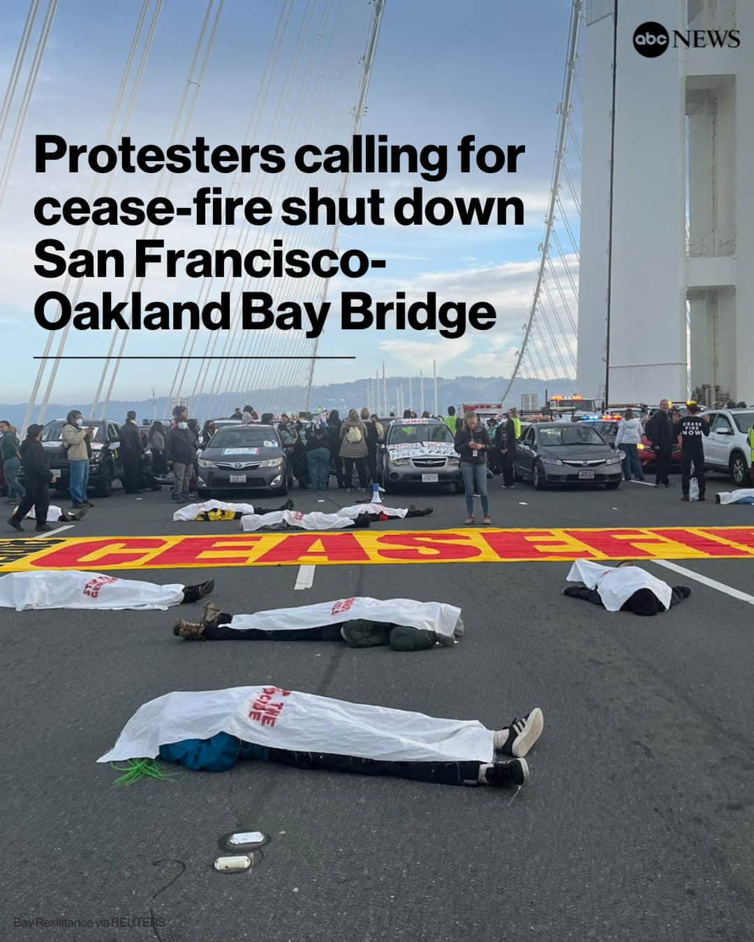 ABC Newsのインスタグラム：「Protesters blocked the westbound portion of the Bay Bridge headed into San Francisco on Thursday morning, halting traffic as they called for a cease-fire in the Israel-Hamas war.  It's one of a number of large-scale protests in recent days.  More at link in bio.」