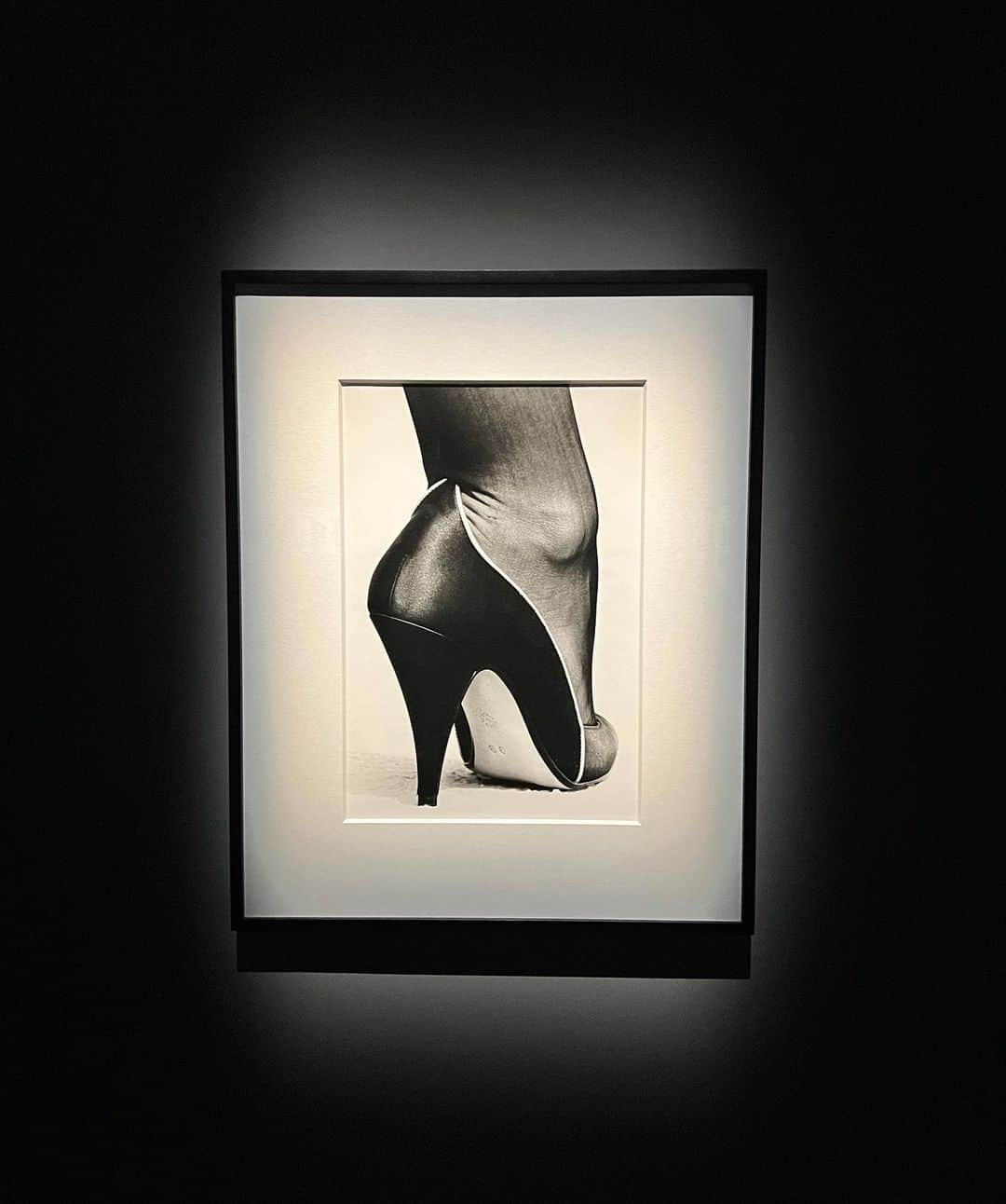 ジョン・コルタジャレナさんのインスタグラム写真 - (ジョン・コルタジャレナInstagram)「What I experienced last night in A Coruña (Spain) was exceptional. This Helmut Newton “Fact & Fiction” photography colletion is something you can’t miss. Thank you @marta_o_p for making this happen. What you are doing with @themopfoundation is extraordinary. You are one of a kind.」11月17日 6時02分 - jonkortajarena