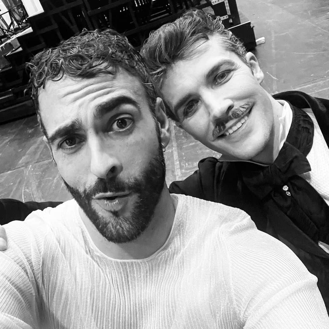 ロベルト・ボッレさんのインスタグラム写真 - (ロベルト・ボッレInstagram)「Before and after third act. 🌟 #onegin #lastnight #johncranko  @mengonimarcoofficial @nicolettamanni  📸 @wito_vl  @teatroallascala」11月17日 6時21分 - robertobolle