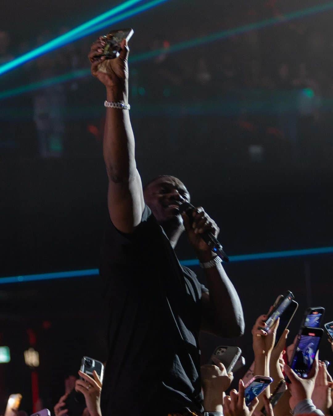 エイコンさんのインスタグラム写真 - (エイコンInstagram)「Thank You Toronto!! AKON SUPERFAN TOUR!!!!」11月17日 6時28分 - akon