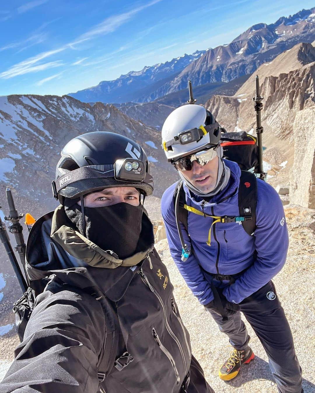 マイケル・トレヴィーノさんのインスタグラム写真 - (マイケル・トレヴィーノInstagram)「11/11/23 Summitted Mount Russell via East Ridge with @calebgauge  Bagged a 14er. Challenging class 3 with moderate/high exposure. Basecamped at Upper Boy Scout Lake.  I do not like Scree….   #california14ers #mountrussell #mountwhitney #thesierras #mountaineering #sloglord」11月17日 6時29分 - michaeltrevino