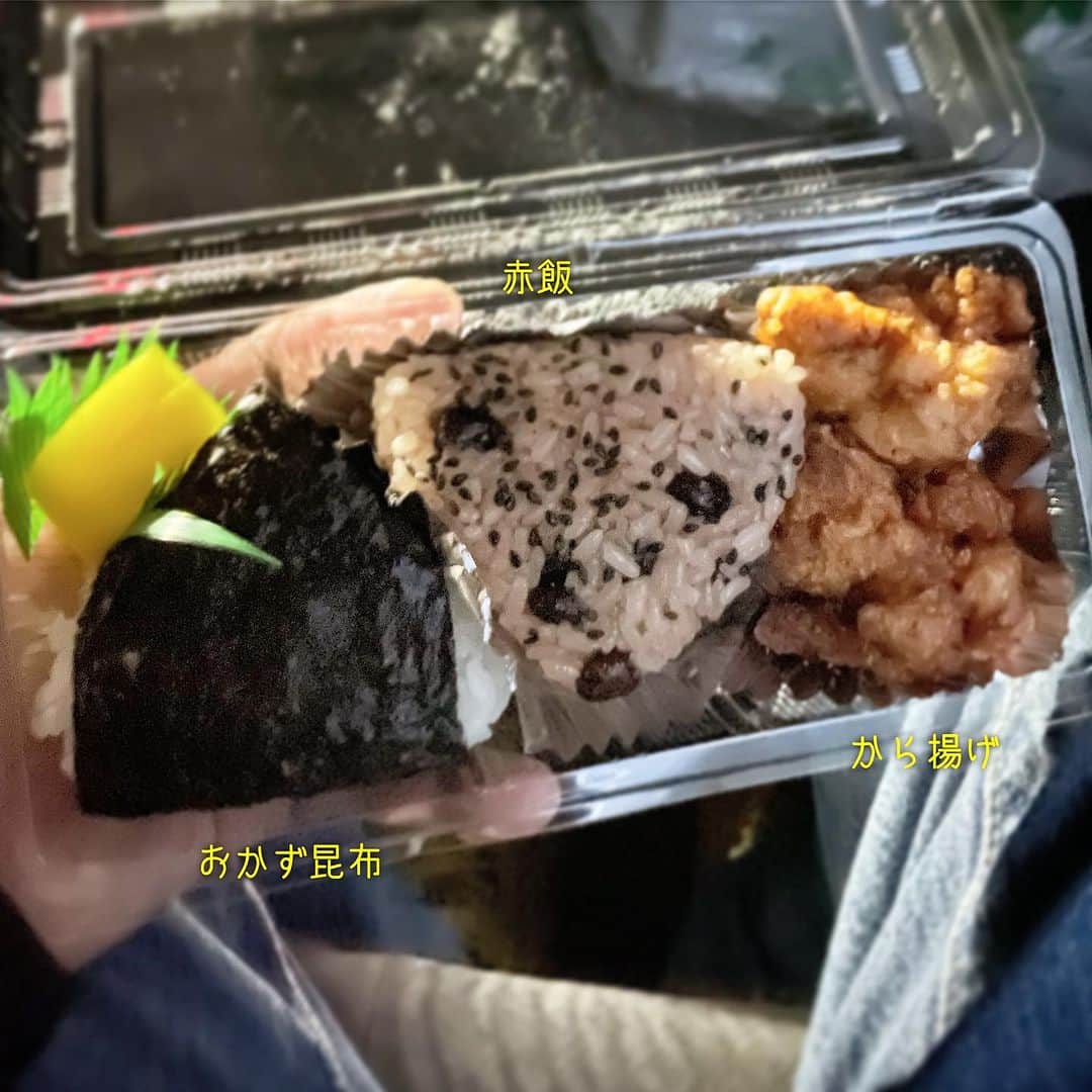 木村ひさしさんのインスタグラム写真 - (木村ひさしInstagram)「最高のおっさんの朝ごはん。 お！ポパイのおにぎり！ めちゃ嬉しいけど、赤飯か。 好きなのは明太子、たらこだけど。 俺が34年間で食べたポパイのおにぎりは推定東京ドーム一杯分。 #2024チャレンジ第一弾 #最高のおっさんのロケ弁当  #ポパイのおにぎり」11月17日 6時48分 - kimura.hisashi