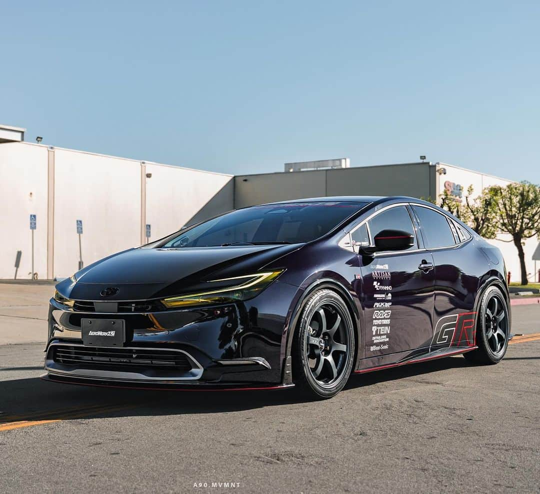 Spirits Artisanのインスタグラム：「@toyotausa Prius tuned by @drvn.daniel @evasivemotorsports @aero_werkz @@axfilm.official installed @artisanspirits New styling parts display on photo shoot! Photo from @a90.mvmnt Big Thanx!!!!! USA : @evasivemotorsports @butlertire Canada : @advanced_auto_salon @otto.auto.service China : @bond_china Hong kong : @nigeljdmparts Taiwan : #車庫小舗 Russia : @suv.project Kazakhstan : @spoiler.kz Indonesia : @premierautowerkz Philippine : @jworksunlimited @artisanspiritsph Singapore : @mwsautoworks Thailand : @prodriveshop India : @racetechindia Malaysia : @donloh2007 Bahrain : @kanooperformance Kuwait : @hamad_skyline UK : @streettracklife Australia : @import_monster @traum06996 @car_life_staff @sunyard @bondosaka #bondourawa @bondtokyo @bond_omiya @bondoiimura @ysr0443 @cs.forme_1 @office_k_tokyo @artisanspiritsusa @artisan.ceravi @artisanspiritsph @artisantaiwan @artisan_spirits_canada @artisanspirits_uk #artisanspirits #artisan #asms #toyota #toyotausa #GR #60prius #sema2023  #toyotaprius #priushybrid #hybrid #toyotahybrid #toyota #zvw30 #zvw50 #プリウス #トヨタプリウス #priusphv #axwrap」