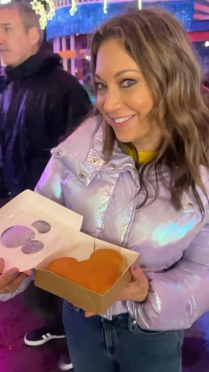 Good Morning Americaのインスタグラム：「Bonjour from @disneylandparis! @ginger_zee is showing us the rides, food and gorgeous castle that make this park so magnifique! ✨」