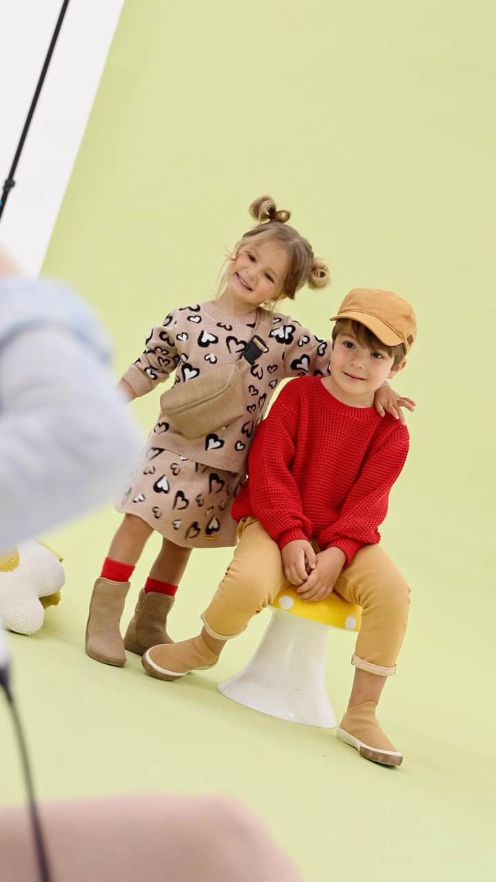 のインスタグラム：「Quando seus filhos são CAPA DE REVISTA 🤍✨ Sim! Pedro e Lulu são capa da @bazaarkids ! Uma revista de título internacional tão importante no mercado de moda. Foi um marco na minha vida estar com eles compartilhando esse momento! Obrigada #Harpersbazaar e @malharia_bebelandia por escolherem meus filhos para esse projeto especial! Obrigada @fhits por fazer acontecer ✨」