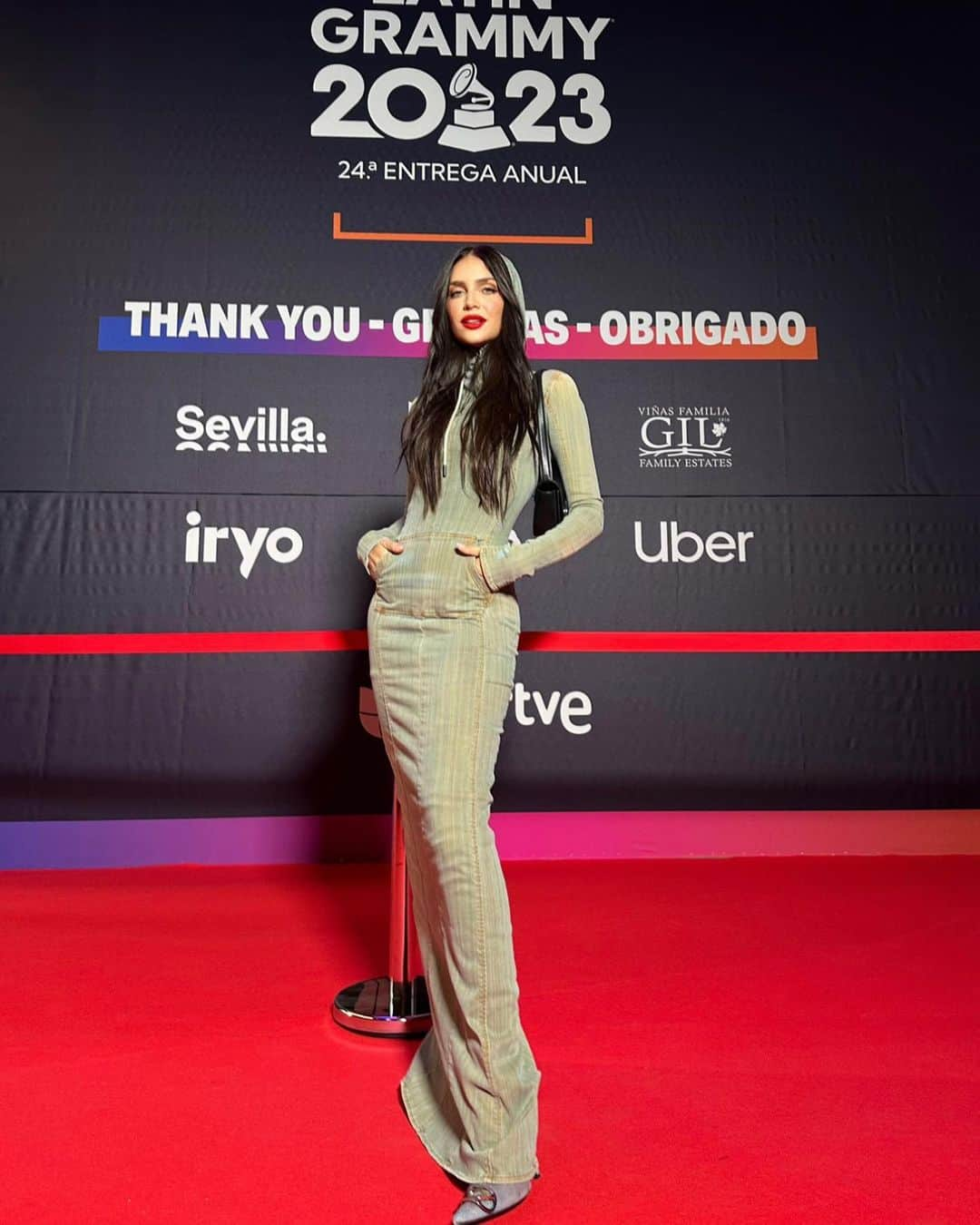 サイラ・ナラのインスタグラム：「@latingrammys ♥️  que sueño estar acá 🥹 By @diesel estilismo @anitakorman  @redmarketarg  makeup @carolhmakeup  @multitalentoficial @ls_loly」