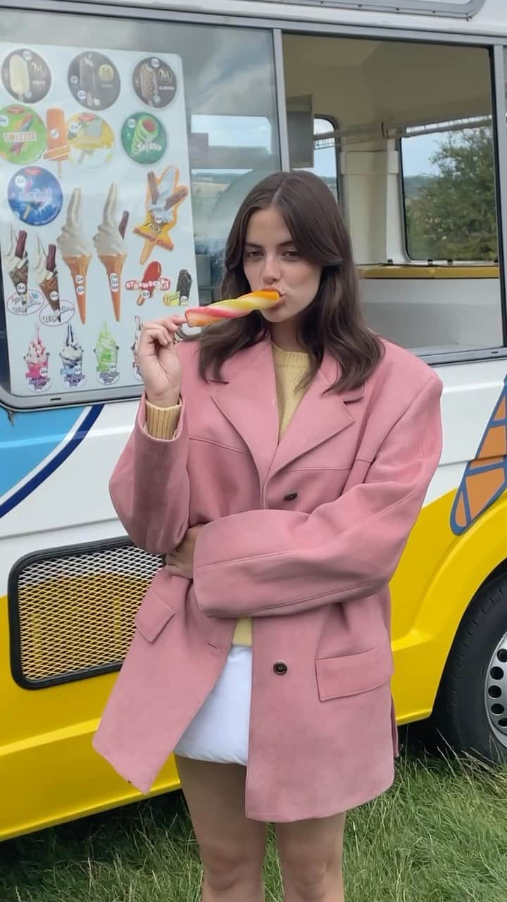 INTERVIEW Magazineのインスタグラム：「@megkbellamy is Kate Middleton in @thecrownnetflix’s new and final season, but inside our Fall issue, the off-duty princess is literally just vibing 🍦 link in bio.  All clothing and accessories by @prada  Photography by @hillandaubrey  Styled by @jeanieus  Hair: @liamrussell.hair  Makeup: @sunao__takahashi  Tailor: @_dellageorge  Production: @townprod」