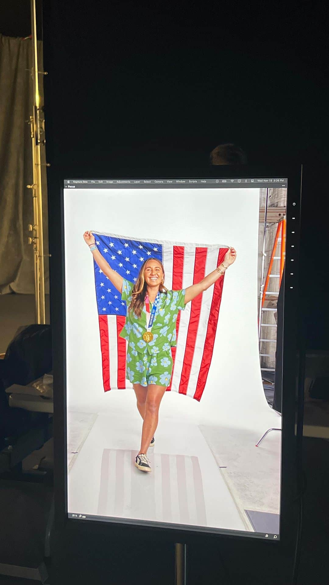 カリッサ・ムーアのインスタグラム：「BTS of a day with @nbcolympics 🤪⭐️ Now for some more surfing 🙏🏼🙏🏼🙏🏼」