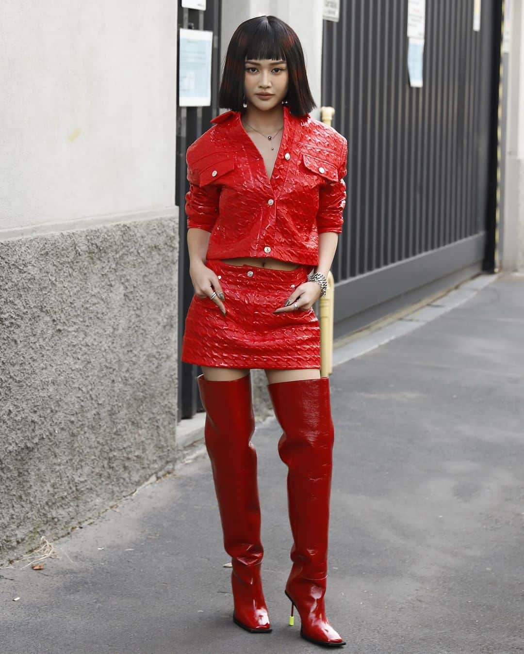 Lee Oliveiraさんのインスタグラム写真 - (Lee OliveiraInstagram)「Few things make as bold a statement as a well-executed solid red ensemble. The vibrancy of bright red not only captivates attention but also resonates strongly with the festive spirit of the holiday season.  During the recent fashion season, the streets were awash with the striking presence of red, making it a daily style staple.  Indeed, Red Is Making a Fiery Comeback. Could it possibly be the frontrunner for Pantone’s 2024 colour of the year?」11月17日 9時00分 - leeoliveira