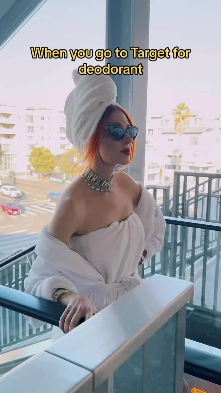 ボニー・マッキーのインスタグラム：「My deodorant got lonely in the cart @target  • • • #dontgetmadgetfamous #target  #oopsididitagain  #targethaul  #microbop #retailtherapy #originalmusic #independentartist」