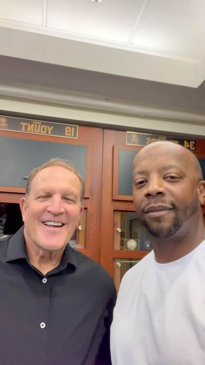 ミルウォーキー・ブルワーズのインスタグラム：「Your new coaching staff has entered the chat」