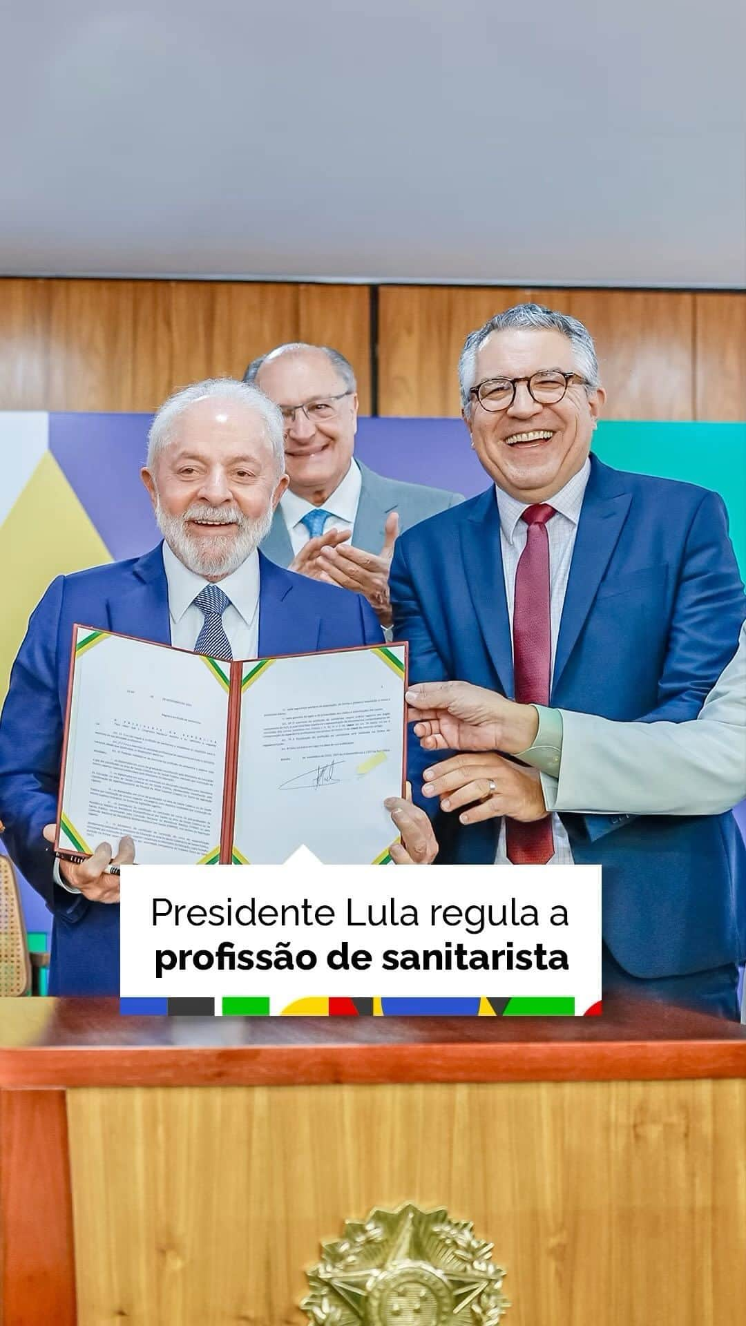 ジルマ・ルセフのインスタグラム：「Hoje, foi sancionado o PL 1821, que regula a profissão de sanitarista.    É um projeto que reconhece e valoriza esses profissionais que dedicam suas vidas à saúde e contribuem para um Sistema Único mais eficiente.   🎥: Audiovisual/ PR」