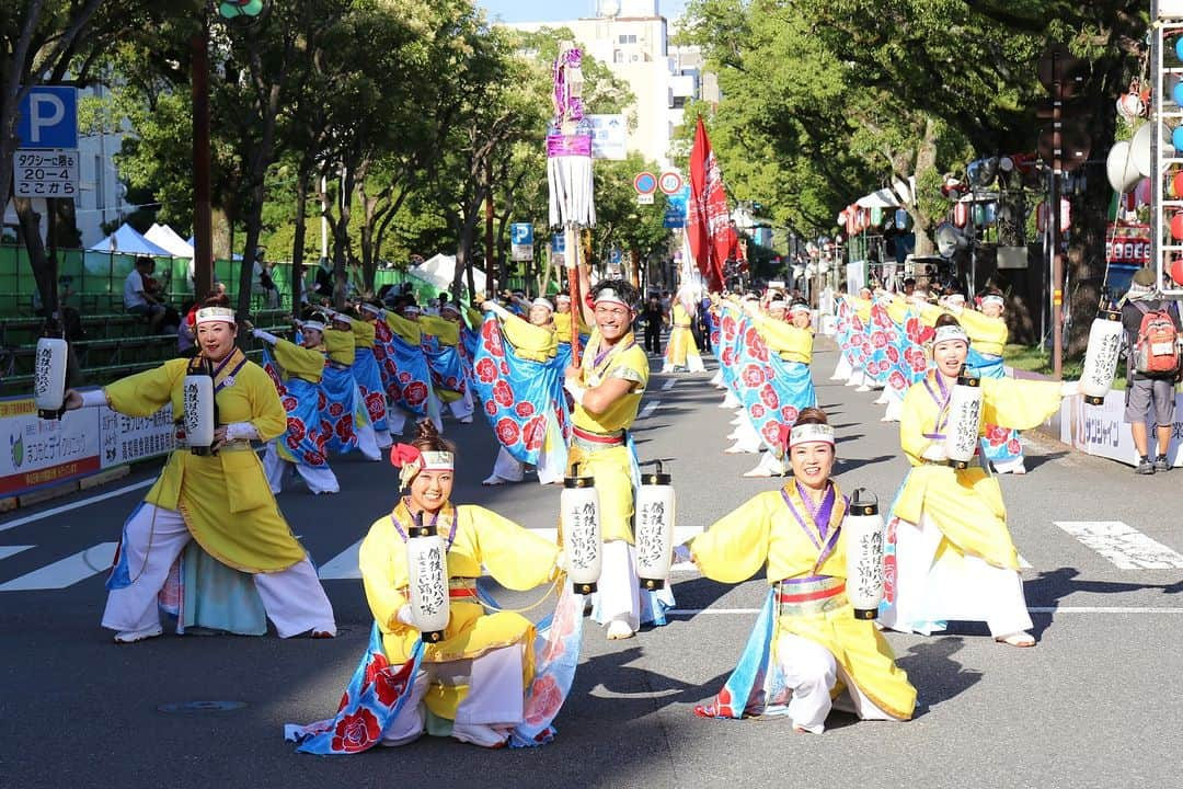 倉敷市さんのインスタグラム写真 - (倉敷市Instagram)「＼水島港まつり開催！／ 例年、夏の風物詩として開催していた「水島港まつり」は晩秋の“よさこい祭り”へ生まれ変わり、水島商店街一帯などで開催します。 “水島よさこい”には、地元倉敷市をはじめ県内外から総勢27チーム、820人が参加する他、高知県の人気チーム“ほにや”も演舞。 また、水島商店街通りには、露店やキッチンカーが出店。いろいろなグルメも併せてお楽しみいただけます。 当日は水島臨海鉄道無料デーです。ぜひお越しください。 荒天による開催可否の判断は11月24日（金）17時～ホームページで確認を。 https://www.mizushima-minato-matsuri.com  《水島港まつり》 ■日時　11月25日（土）11時～19時 ■場所　水島商店街一帯など ■問い合わせ　倉敷市水島支所産業課内 水島港まつり運営委員会事務局086-446-1113  #クラシキブンカ #水島港まつり #よさこい #水島よさこい #ほにや #ほにや倉敷 #宇宙～SORA～ #俄嘉屋 #ふくびじん #七彩  #備後ばらバラよさこい踊り隊 #ほろろ一座鬼粋 #小ざくら保育園 #天晴れ #いちぜん #お喜楽家 #華笑天～かえで～ #さぬき舞人 #沙摩銀華戀 #TACYON #ちゃきる #華舞鬼蜂 #HONIYA-Always Yosakoi- #ほにやっこ #丸亀ごんな連 #みずしんよさこい連 #よさこい縁連～彩翔～ #よさこいチーム刻 #よさこい連伊呂波」11月17日 8時00分 - kurashiki_city