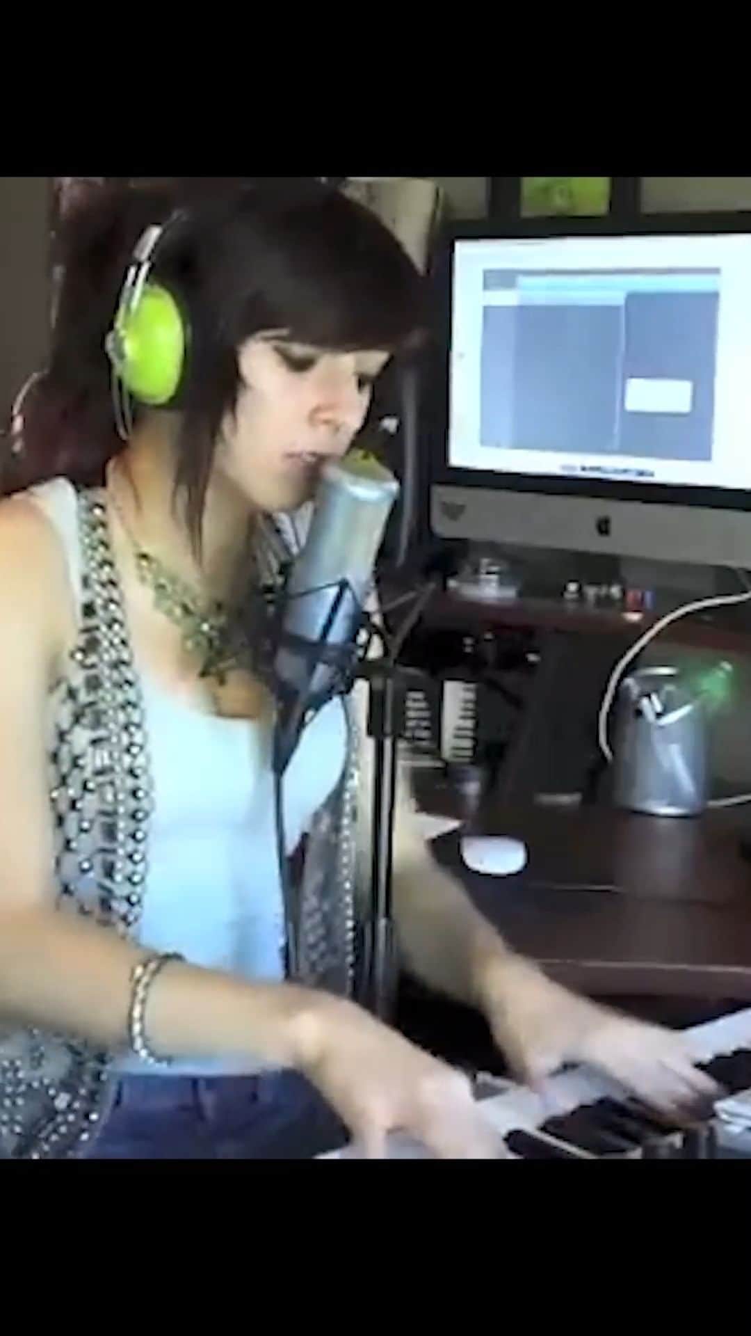 クリスティーナ・グリミーのインスタグラム：「This #GrimmieThursday Throwback is Christina’s cover of Locked Out of Heaven! Do you remember this video #TeamGrimmie? 💚」