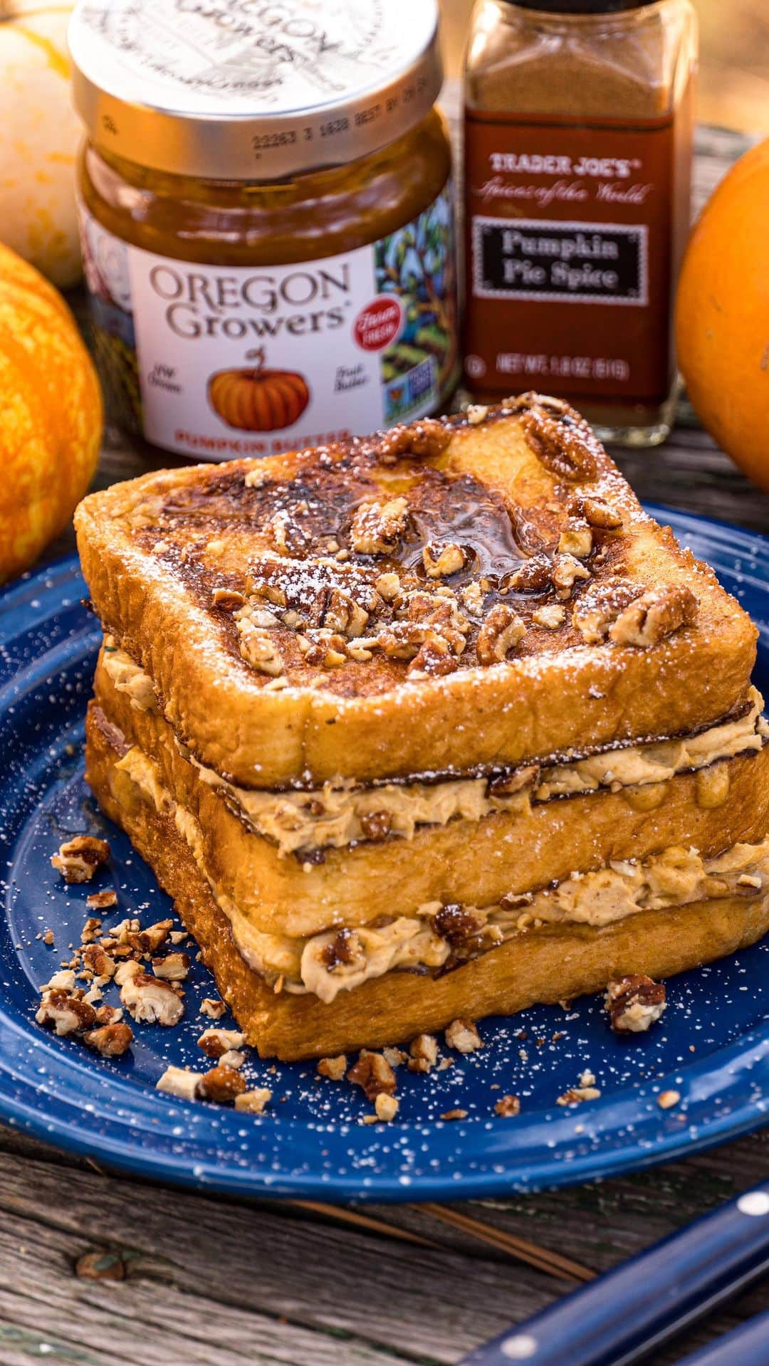 エディー・バウアーのインスタグラム：「Spice up your life (pumpkin spice, that is) with our latest recipe from @freshoffthegrid.    A perfect breakfast for a cozy fall morning, this Pumpkin Pie French Toast delivers all the iconic flavors of pumpkin pie-without all the effort of making an actual pie. Embrace the season 🍂 and find the full recipe and cooking instructions in our link in bio.」