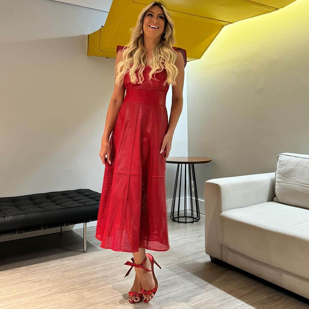 レナータ・ファンさんのインスタグラム写真 - (レナータ・ファンInstagram)「Sou apaixonada por vestidos de couro e este, na minha cor favorita -vermelho- é um dos meus preferidos, da @lubrandaoleather  Aqui, alguns clics pra vcs!  Fotos @josigss  Estilo by  @jubrantt」11月17日 8時06分 - renatafan