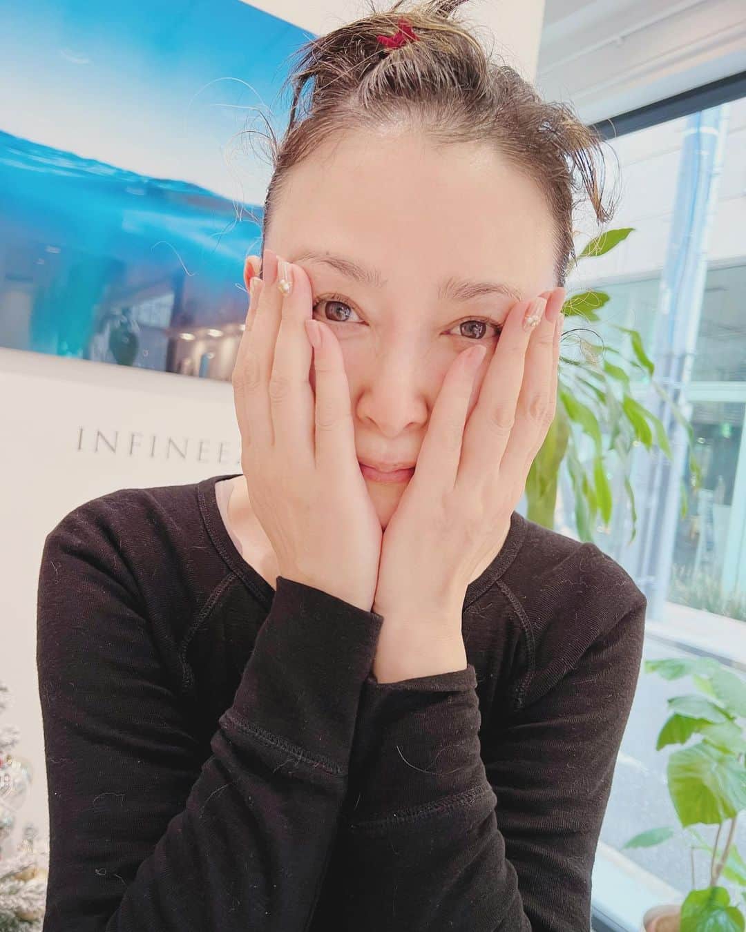 国生さゆりのインスタグラム：「ネイルデザイン変えたよ✨🍀✨✨マットピンクに🩷ビジュ😆キュン可愛🩷まつ毛パークと最強エステ🩷身体と心のメンテナンス日でした🩷  #最強エステ  #魔法のまつ毛パーマ  #ネイルデザイン  #キュン可愛い  #身体と心を整える  #美  #素顔に自信  #infineez」