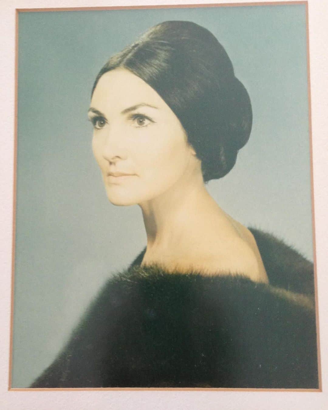 ヘザー・マクドナルドのインスタグラム：「Today is my mom’s birthday. If she was alive, she would have called me today and sang “I am woman, hear me roar” by Helen Reddy. #iamwoman #iamwomanhearmeroar #rip #happybirthdaymom」