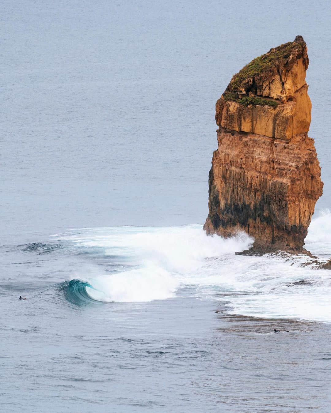 リップカールのインスタグラム：「"Getting off the grid... finding something new with no expectations." - #TheSearch with @mfanno   What does The Search mean to you?   #RipCurl #Searching #Lineup #Surfing」