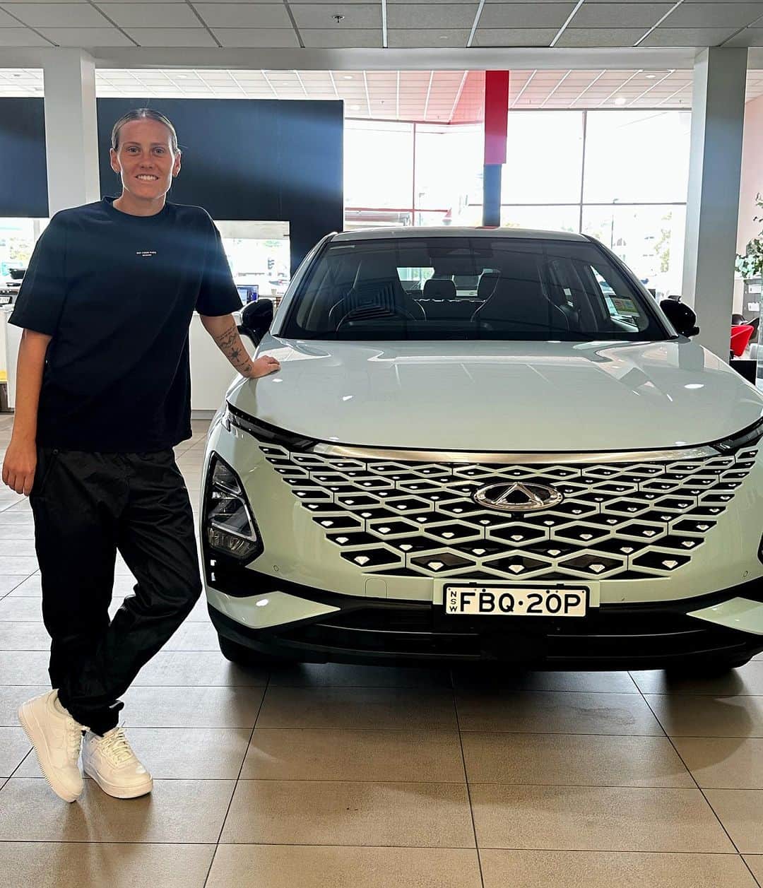 エミリー・バン エグモンドのインスタグラム：「We’re stoked to have Matildas star @emilyvanegmond10 in one of our Chery Omoda 5’s while she’s back in Newcastle! It was awesome to meet her in the dealership with our marketing gal Annie. 🚗 ⚽️」
