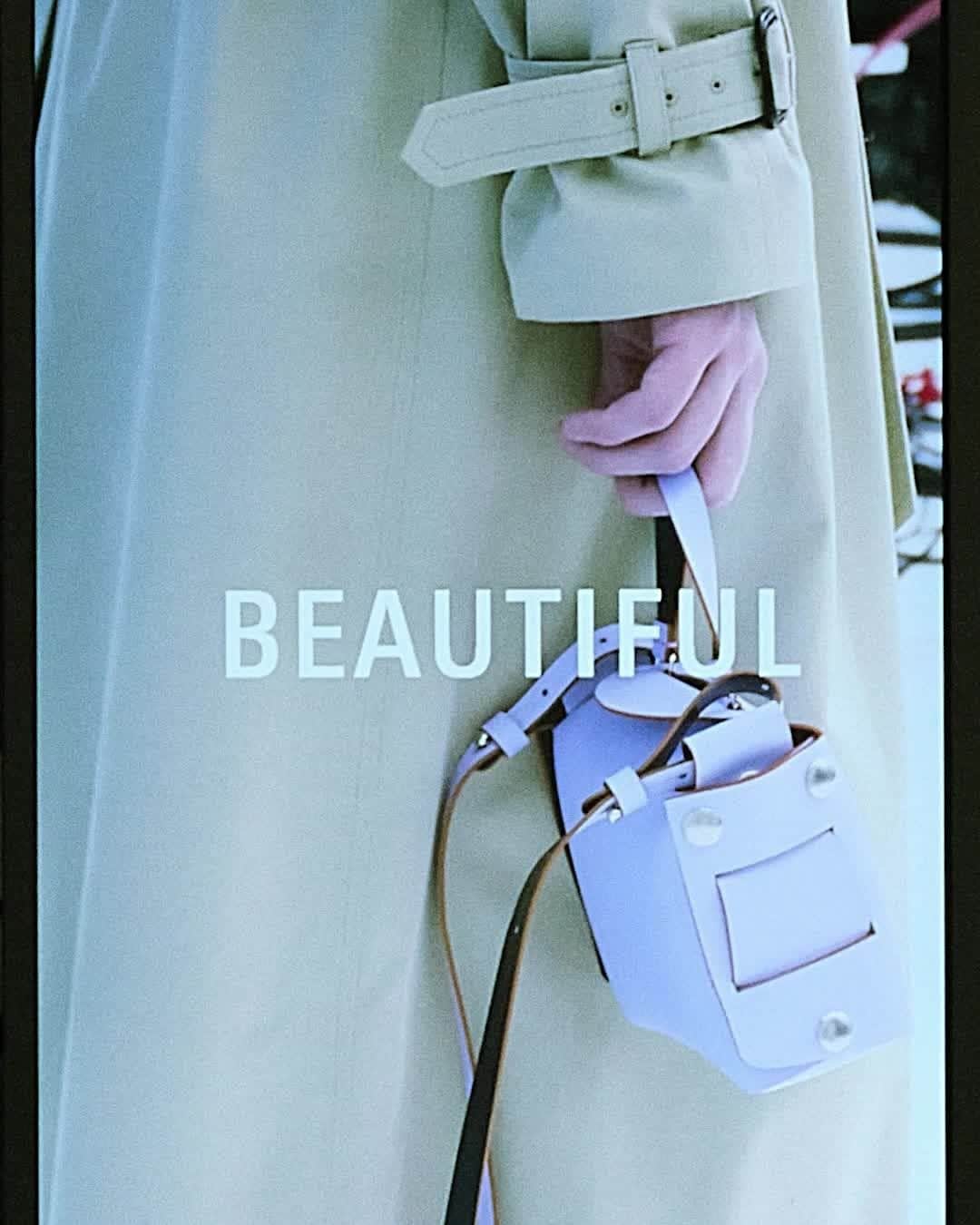 ビューティフルピープルのインスタグラム：「Pre-Spring 2024 Collection⁠ "FREE FROM STEREOTYPES"⁠ ⁠ ⁠ 固定概念から自由になる。⁠ ⁠ 私たちには「英国的だね」「西海岸の雰囲気だ」 ⁠ というステレオタイプのイメージが存在する。⁠ ⁠ それは玄人にも素人にも。⁠ ⁠ ステレオタイプを逆手にとって、⁠ 自由なクリエーションを表現しよう。⁠ ⁠ ⁠ 普遍的な視点を変えるとどうなるのだろうか。⁠ ⁠ ⁠ 正面ではない別の角度からとらえることで昇華するパターン。⁠ ディテールを異なる位置、異なる素材に置き換えることで生まれる新たなデザイン。⁠ ⁠ 固定された概念から解き放たれ、 ⁠ 新しいものさしを携えるコレクション。⁠ ⁠ ⁠ What happens when you reverse the stereotypes and express your free creation?⁠ What happens when you change the universal point of view?⁠ ⁠ Patterns sublimate by being seen from a different angle than the front. New designs are created by replacing details with different positions and materials.⁠ ⁠ A collection design based on the classic items but breaking free from the normals.⁠ A collection that is free from fixed concepts and carries a new perspective.⁠ ⁠ Free from stereotypes.⁠ ⁠ －－－⁠ ⁠ Pre-orders are now available on beautiful-people.jp. ⁠ Launch early-December. ⁠ ⁠ ■Online store⁠ www.beautiful-people.jp⁠ ※ 11/18 - 12/8 までの期間中に、予約分は国内送料無料にてお届けします。⁠ ⁠ ■Global Online store⁠ www.beautiful-people-creations-tokyo.com⁠ ⁠ ■ 青山店⁠⁠⁠⁠ 東京都港区南青山3-16-6⁠⁠⁠⁠ ⁠⁠⁠⁠ ■ 新宿伊勢丹店⁠ 伊勢丹新宿店本館2階　⁠⁠⁠⁠TOKYOクローゼット/リ・スタイルTOKYO⁠⁠⁠⁠ ⁠⁠⁠⁠ ■ 渋谷PARCO店⁠ 渋谷パルコ2階⁠ ⁠ ■ ジェイアール名古屋タカシマヤ店⁠ ジェイアール名古屋タカシマヤ4階　モード＆トレンド「スタイル＆エディット」⁠⁠⁠⁠ ⁠⁠⁠⁠ ■⁠阪急うめだ店⁠ 阪急うめだ本店3階　モード⁠⁠⁠⁠ ⁠ #beautifulpeople⁠ #ビューティフルピープル⁠ #DOUBLEEND⁠ #ダブルエンド⁠ #FreefromStereotypes⁠ #everythingisbeautiful⁠ ⁠」