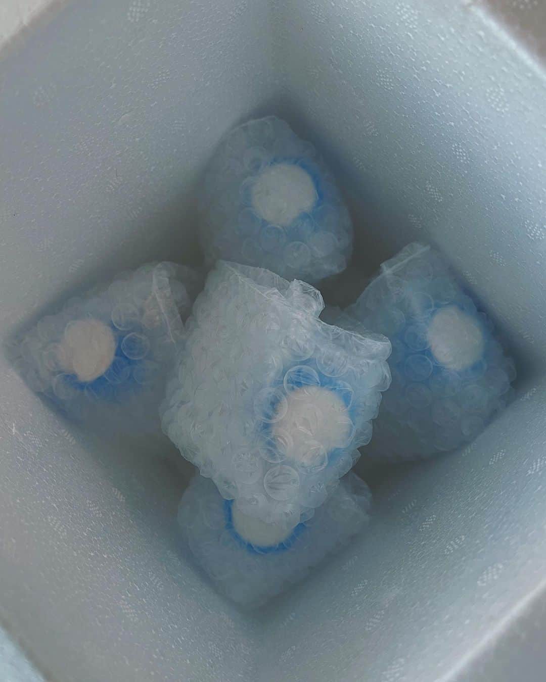 渡辺一正のインスタグラム：「さぁまた新しい研究🥼今回は新成分なので造られた研究者の方もエビデンスを交換したいとの事でどんな事に作用させて使うか楽しみ⚗️ #研究 #トリートメント #ラボトリートメント」
