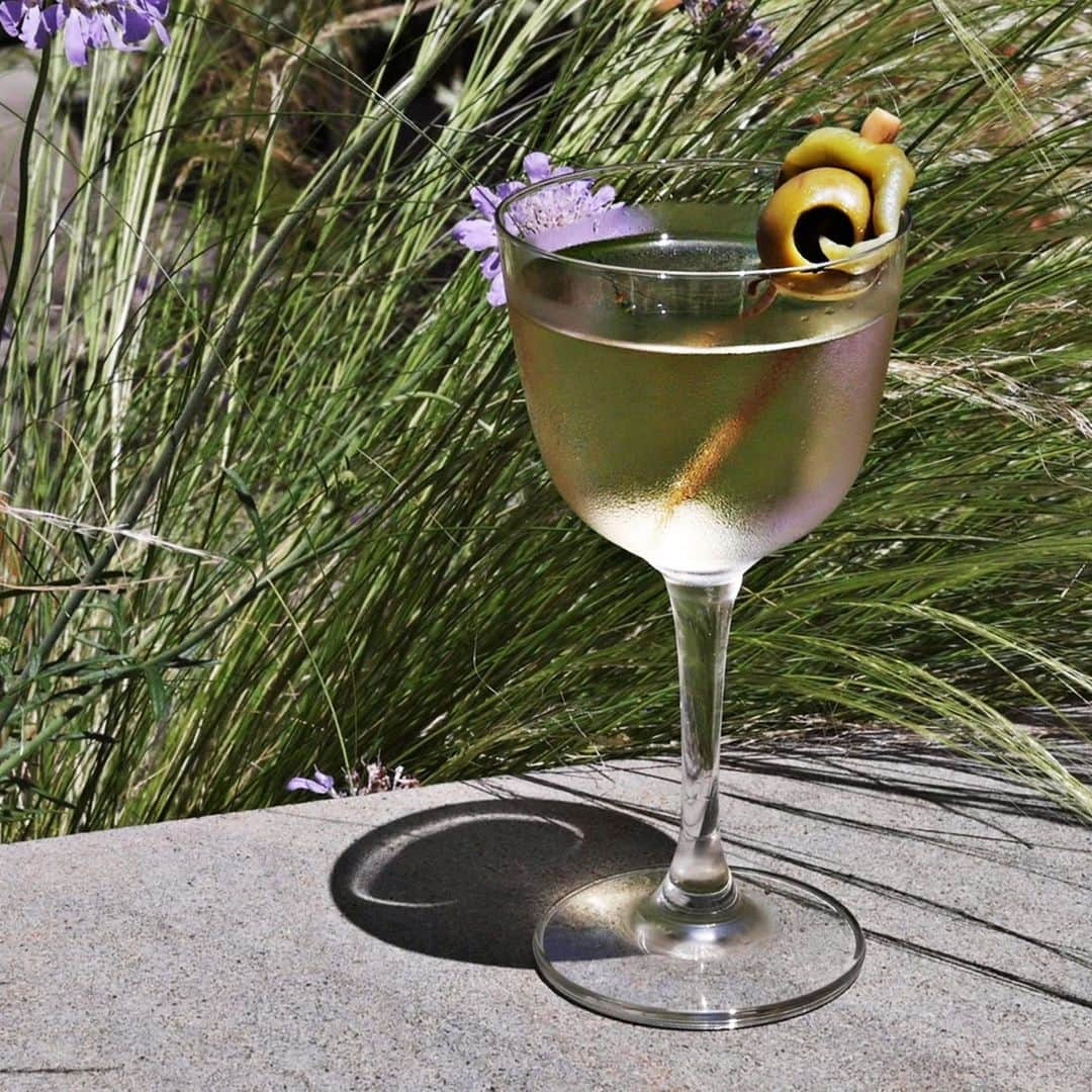 Food & Wineさんのインスタグラム写真 - (Food & WineInstagram)「This martini is for wine fans 🍸. Thanks to a little fortified wine and a dash of piparra juice, the @barvinazo 'tini is slightly salty and briny with every sip. Try it out for yourself at the link in bio.   🍸: @joecampanale, 📸: @matt_tg」11月17日 9時15分 - foodandwine