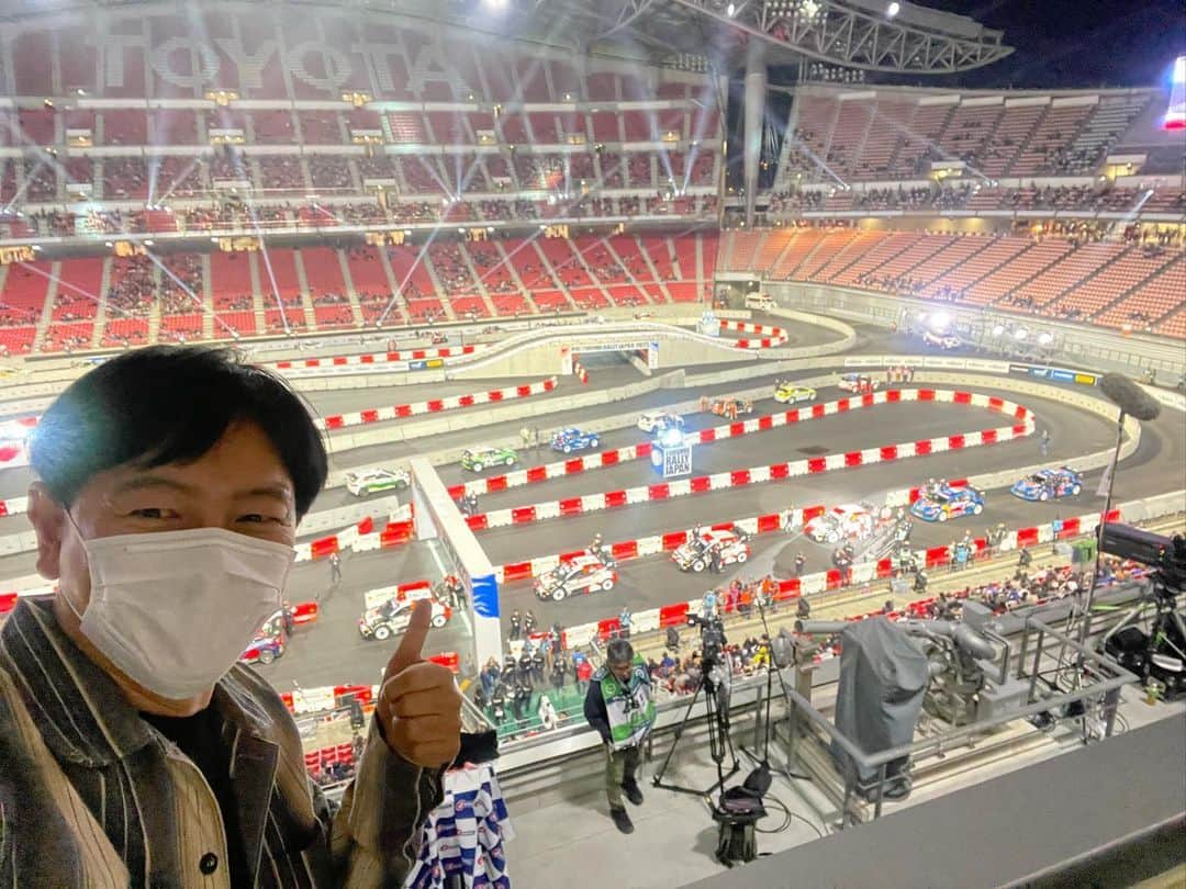 依田司さんのインスタグラム写真 - (依田司Instagram)「11月17日(金) 愛知県の豊田スタジアムから。日曜日まで世界ラリー選手権WRC「ラリージャパン」が開催されています。今年は例年以上の盛り上がり。スタジアム内に2.1キロのコースを作り、一対一のバトルが行われているんです。目の前を駆け抜けるラリーカーの迫力は半端ありません。初日を終え、日本の勝田選手は5位。首位と3秒差の混戦です。最終日の夜はテレ朝系列で放送します。表彰台に勝田選手が立てると良いですね。  #ラリージャパン #依田さん #依田司 #お天気検定 #テレビ朝日 #グッドモーニング #サタデーステーション #気象予報士 #お天気キャスター #japan #japantrip #japantravel #unknownjapan #japanAdventure #japanlife #lifeinjapan #instagramjapan #instajapan #療癒 #ilovejapan #weather #weathercaster #weatherforecast」11月17日 8時56分 - tsukasa_yoda
