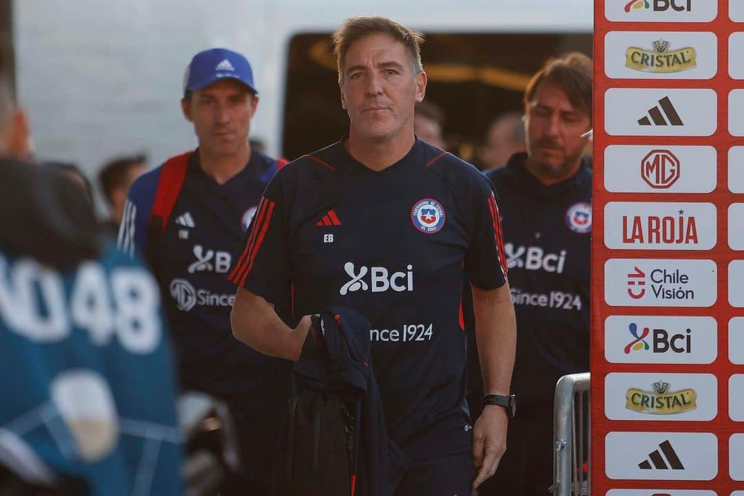 サッカーチリ代表チームさんのインスタグラム写真 - (サッカーチリ代表チームInstagram)「#LaRoja 🇨🇱 ya está en el 🏟️ Monumental‼️  #SomosLaRoja」11月17日 8時59分 - laroja